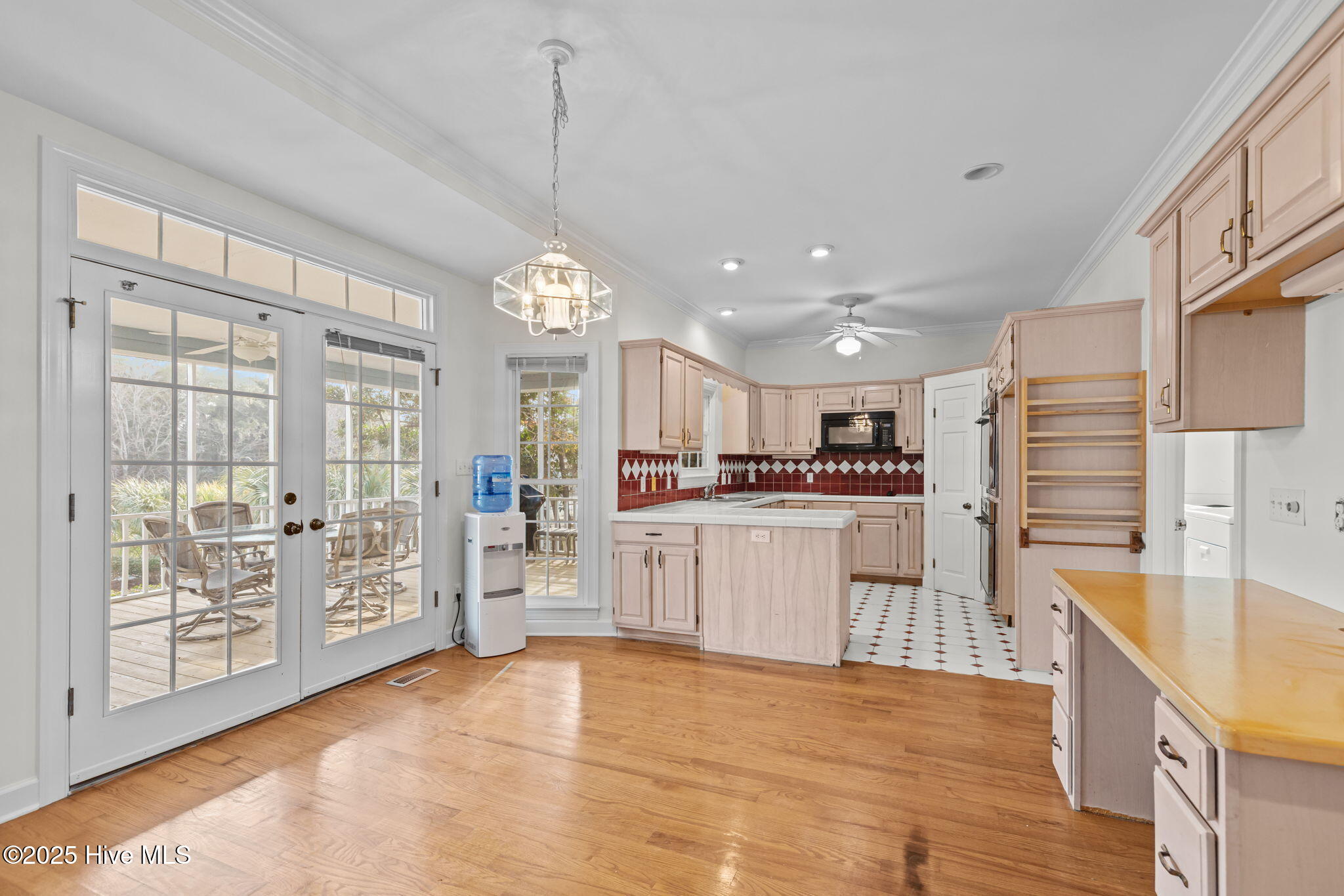 100542960 | Photo 19