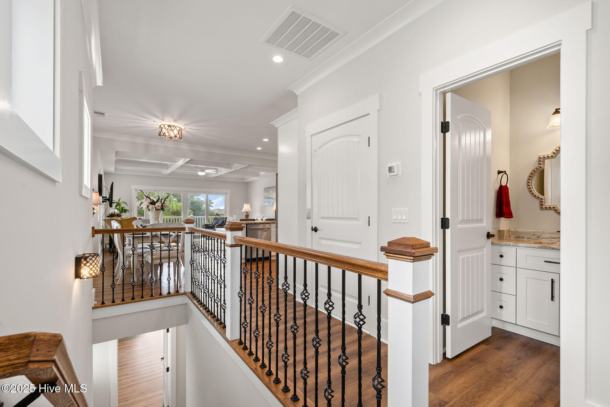 100521621 | Photo 16