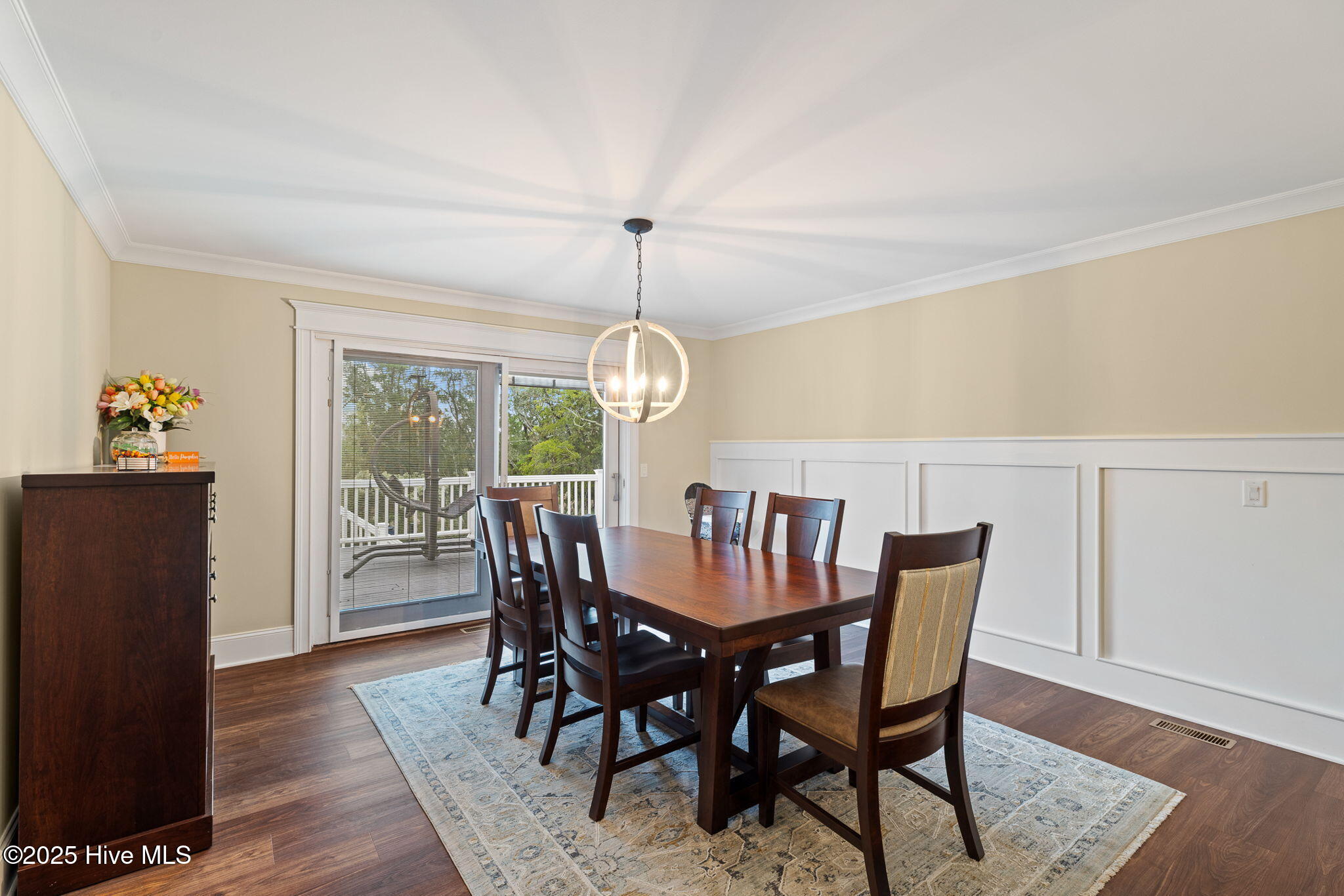 100548245 | Photo 25