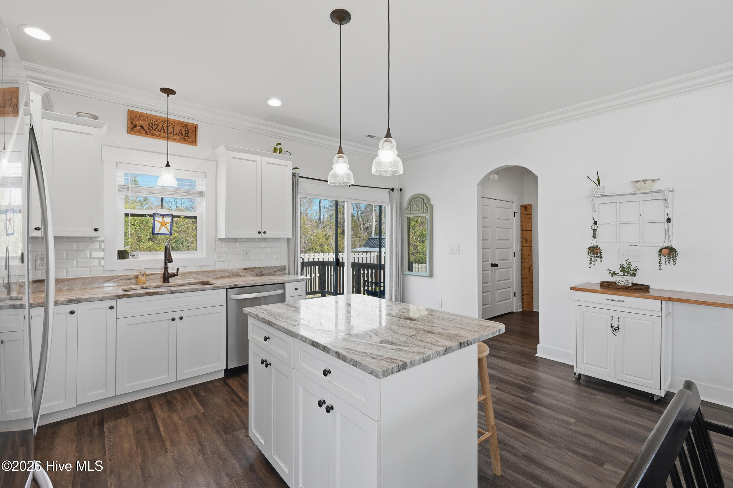 100562917 | Photo 21