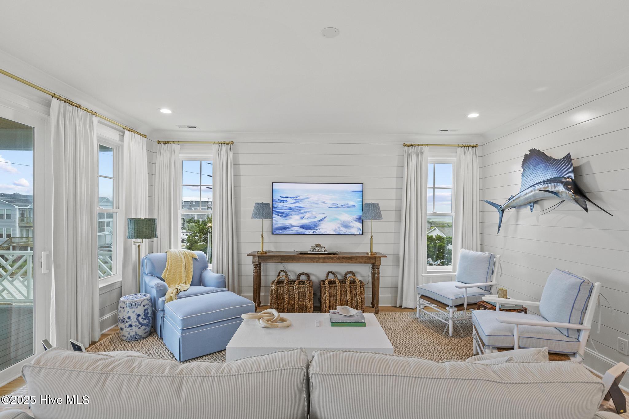 100565849 | Photo 50