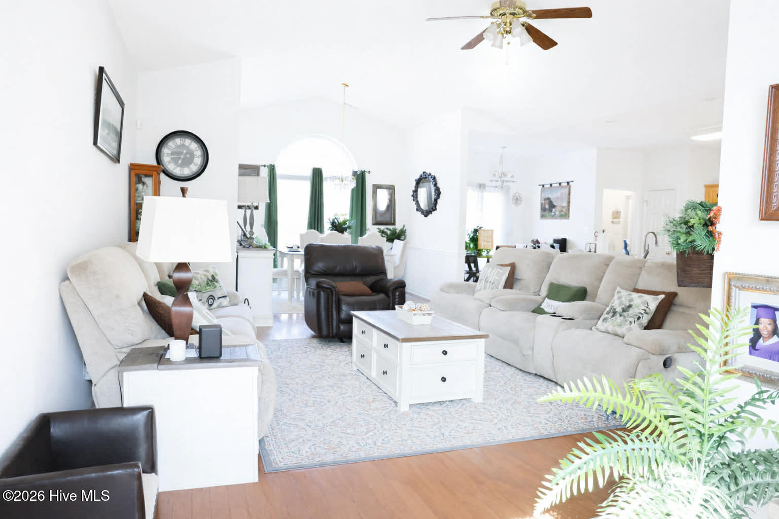 100548456 | Photo 17