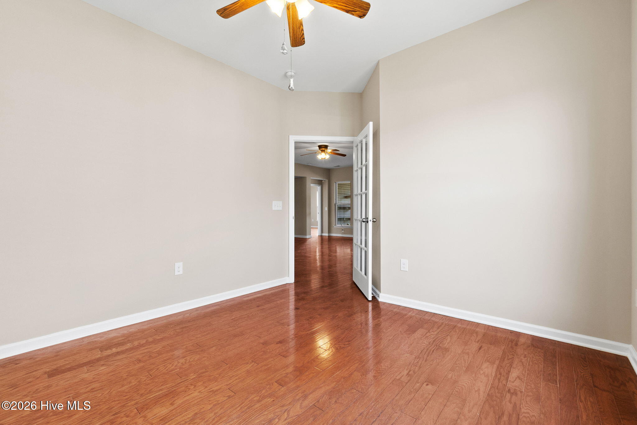 100561861 | Photo 38