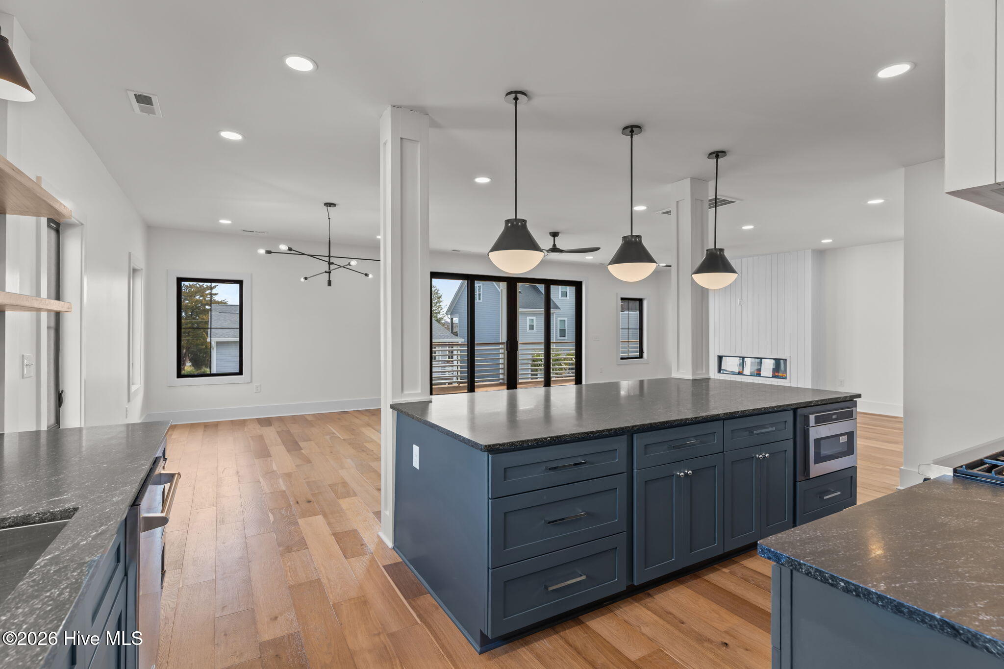 100553287 | Photo 34