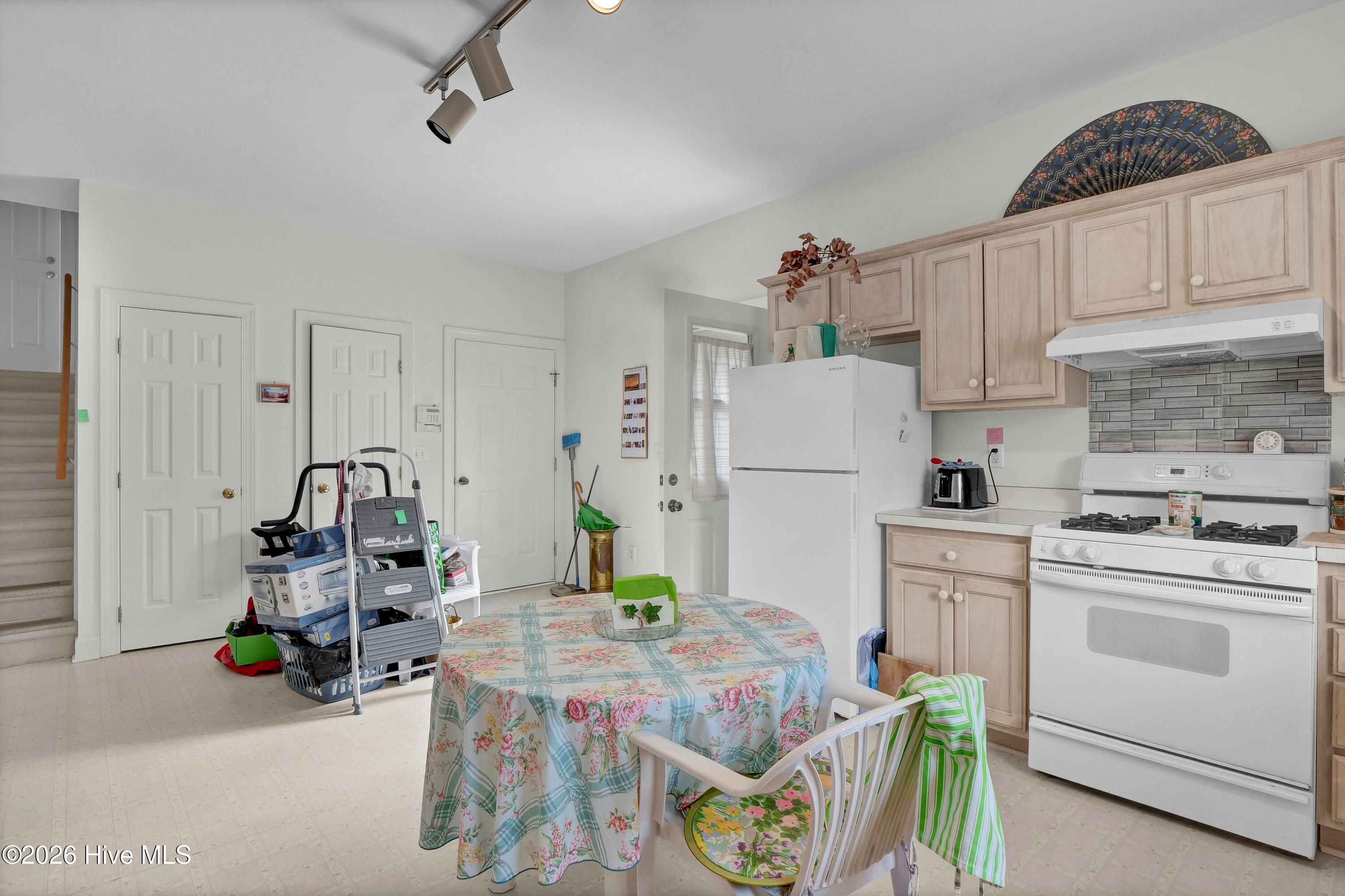 100564382 | Photo 17