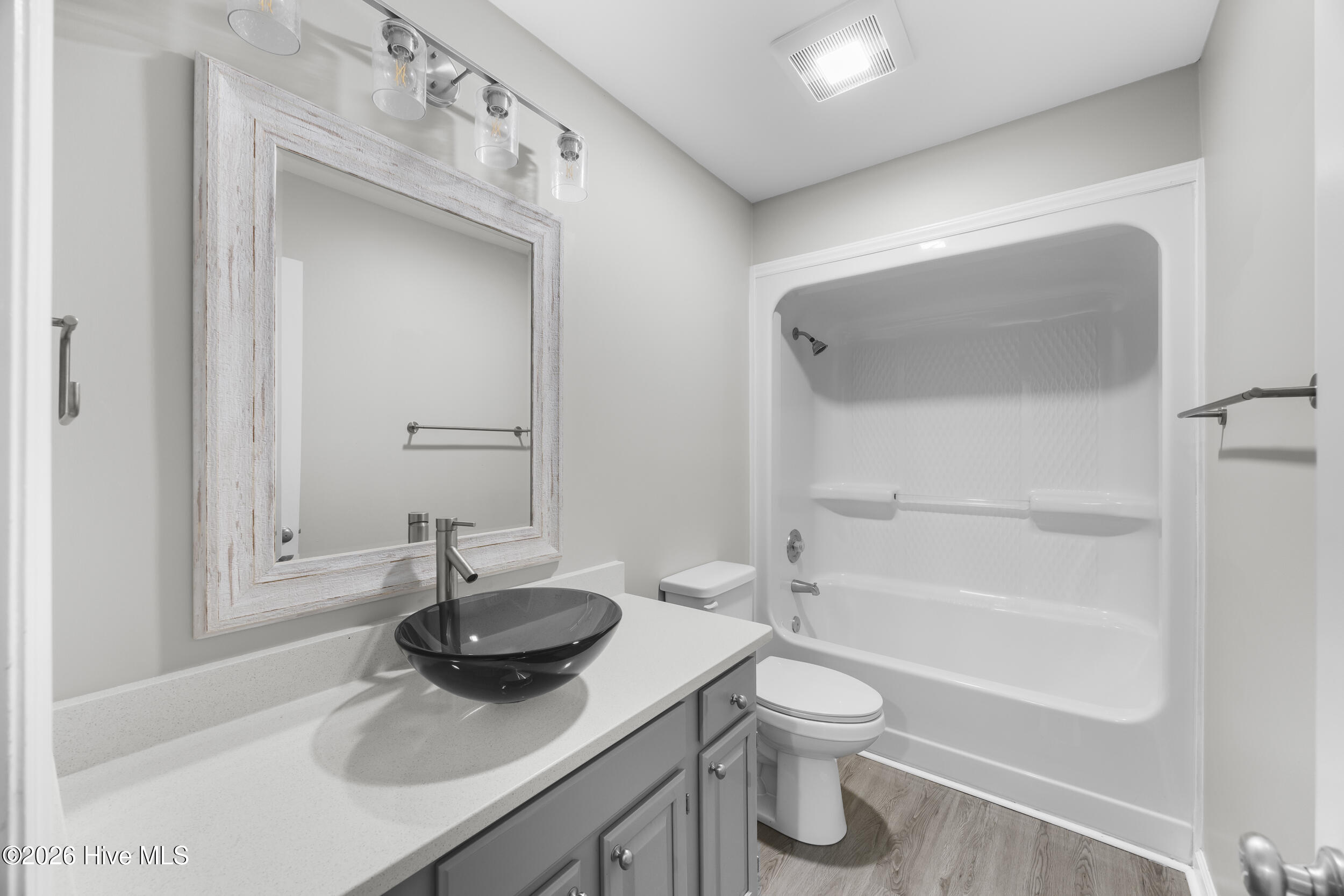 100570067 | Photo 18