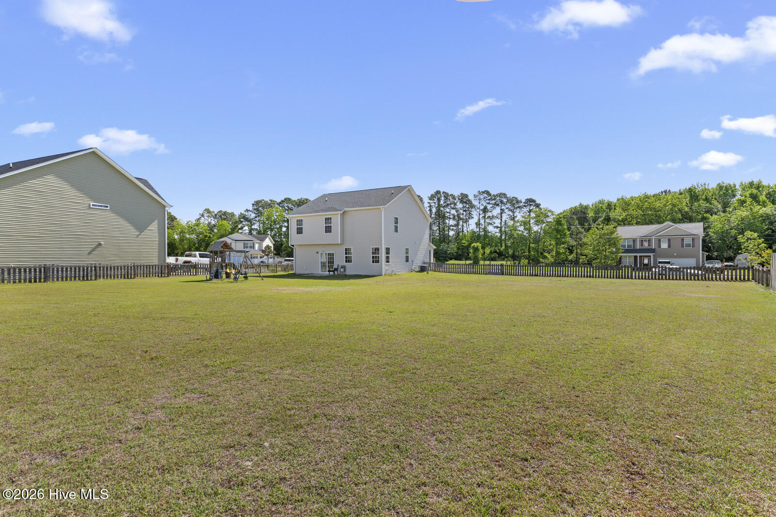 100570811 | Photo 38