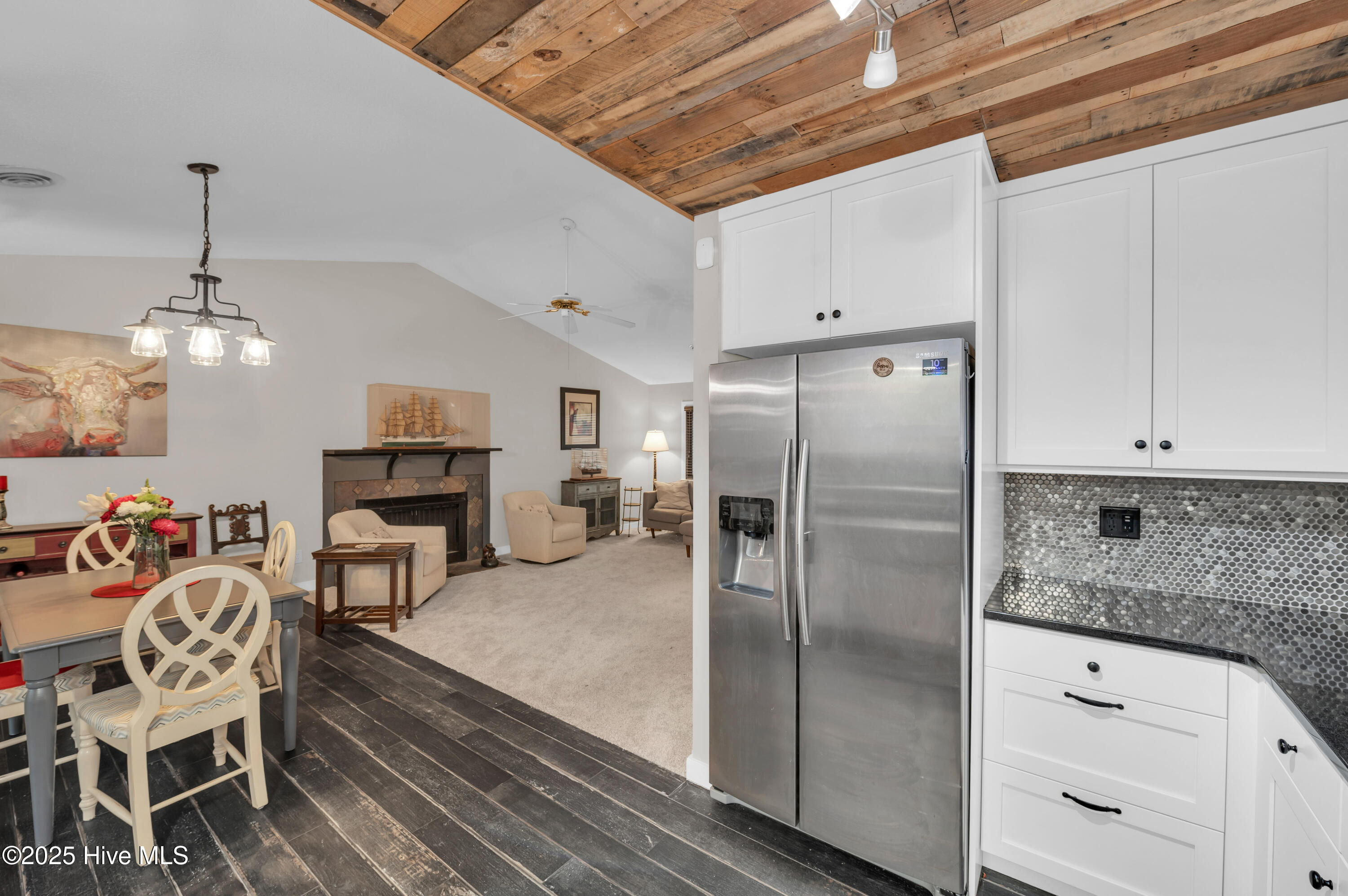 100546330 | Photo 14