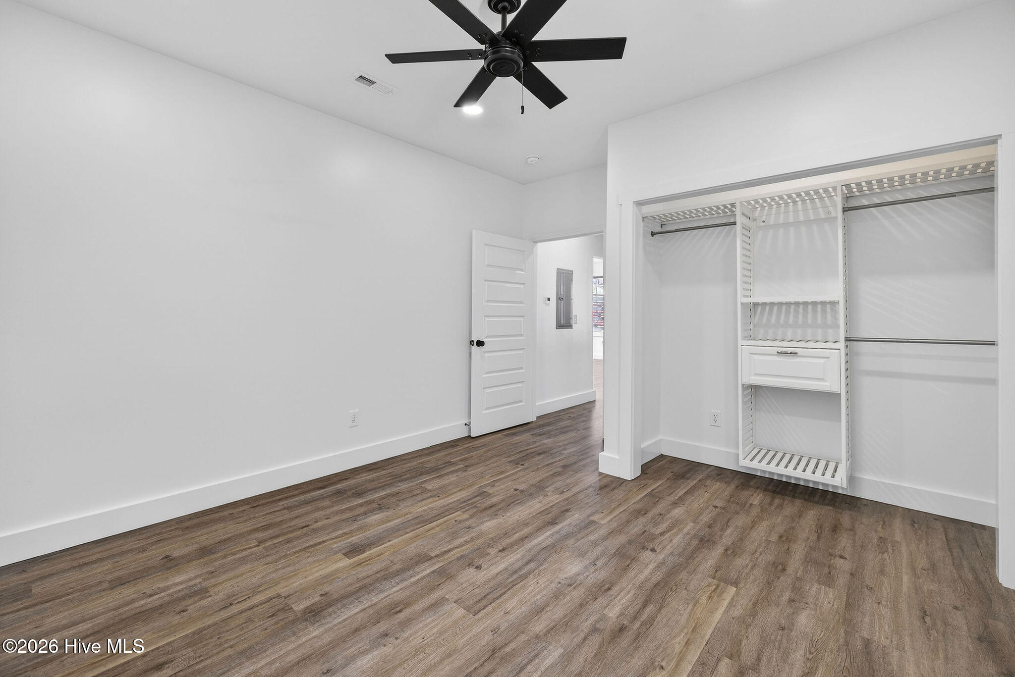 100563624 | Photo 25