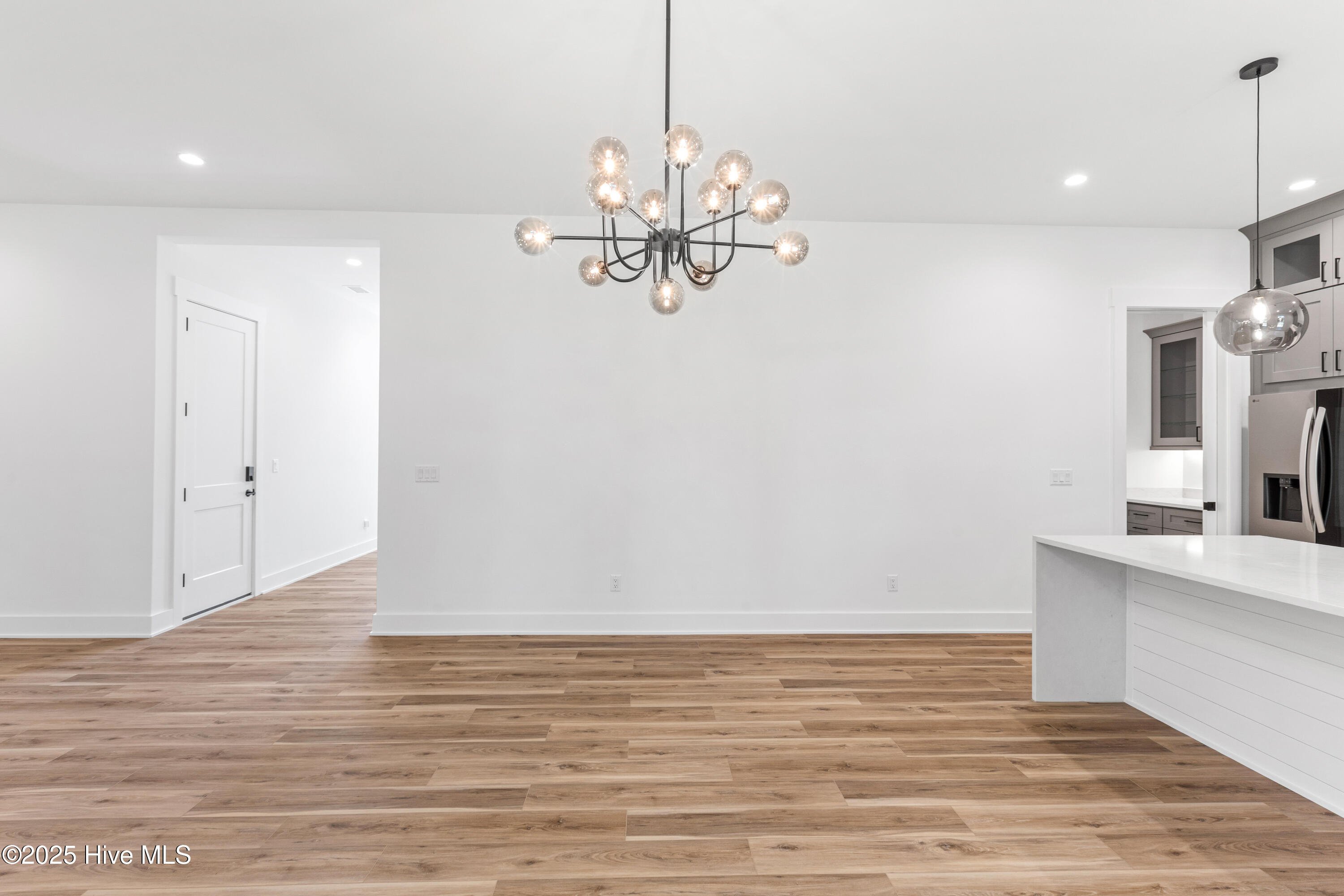 100535066 | Photo 14