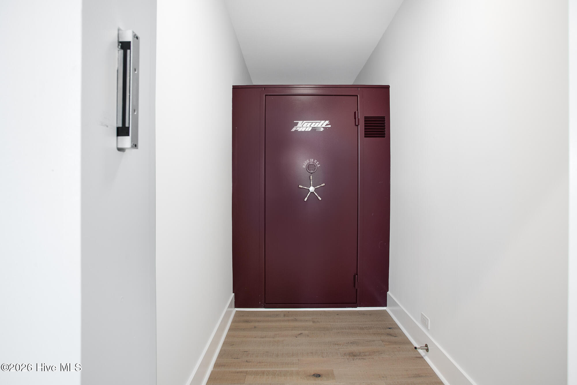 100558368 | Photo 57