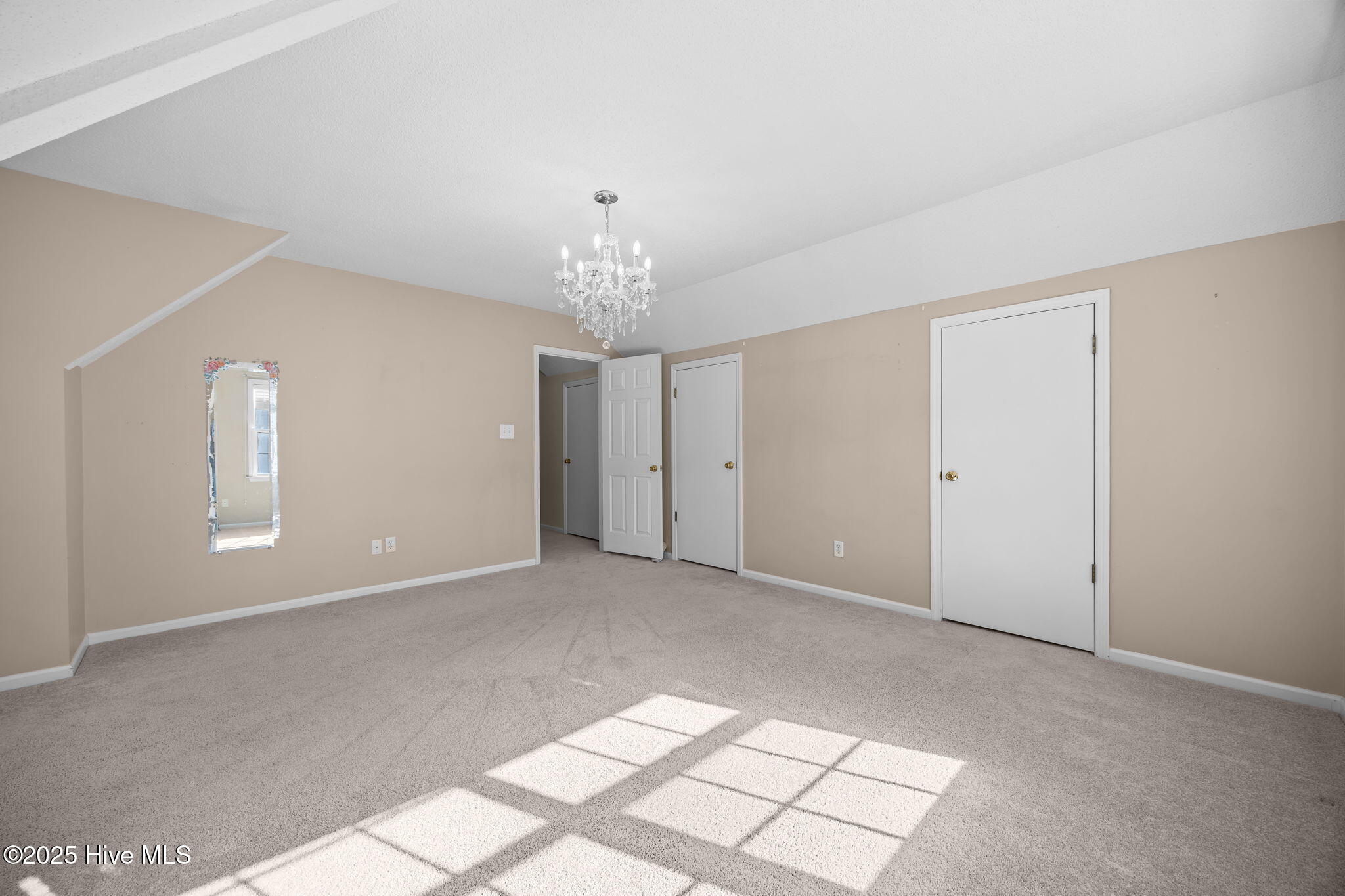 100541595 | Photo 40