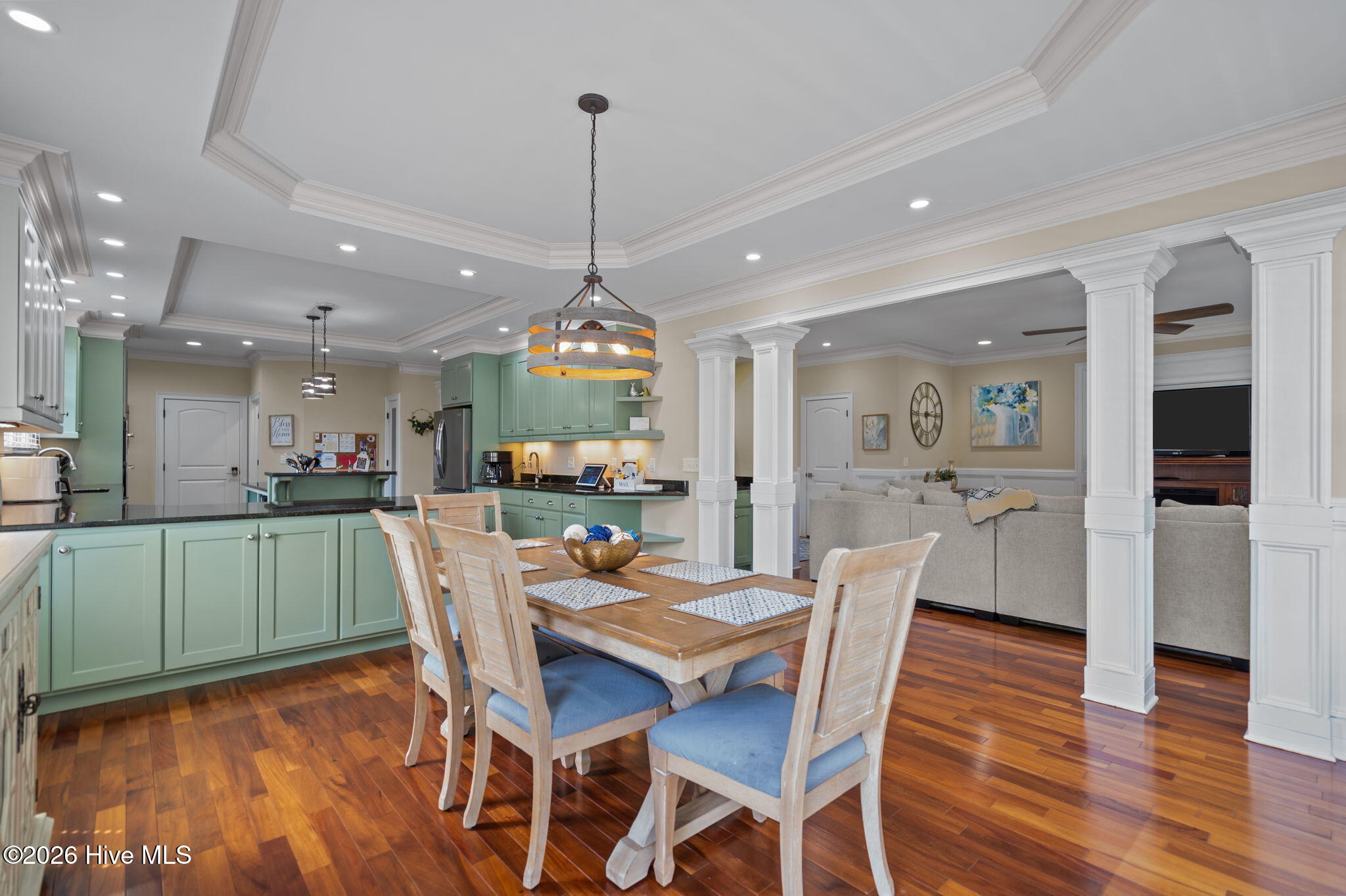 100561937 | Photo 36