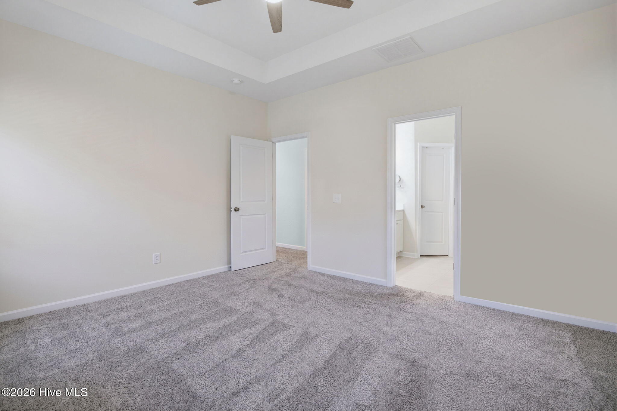 100569324 | Photo 14