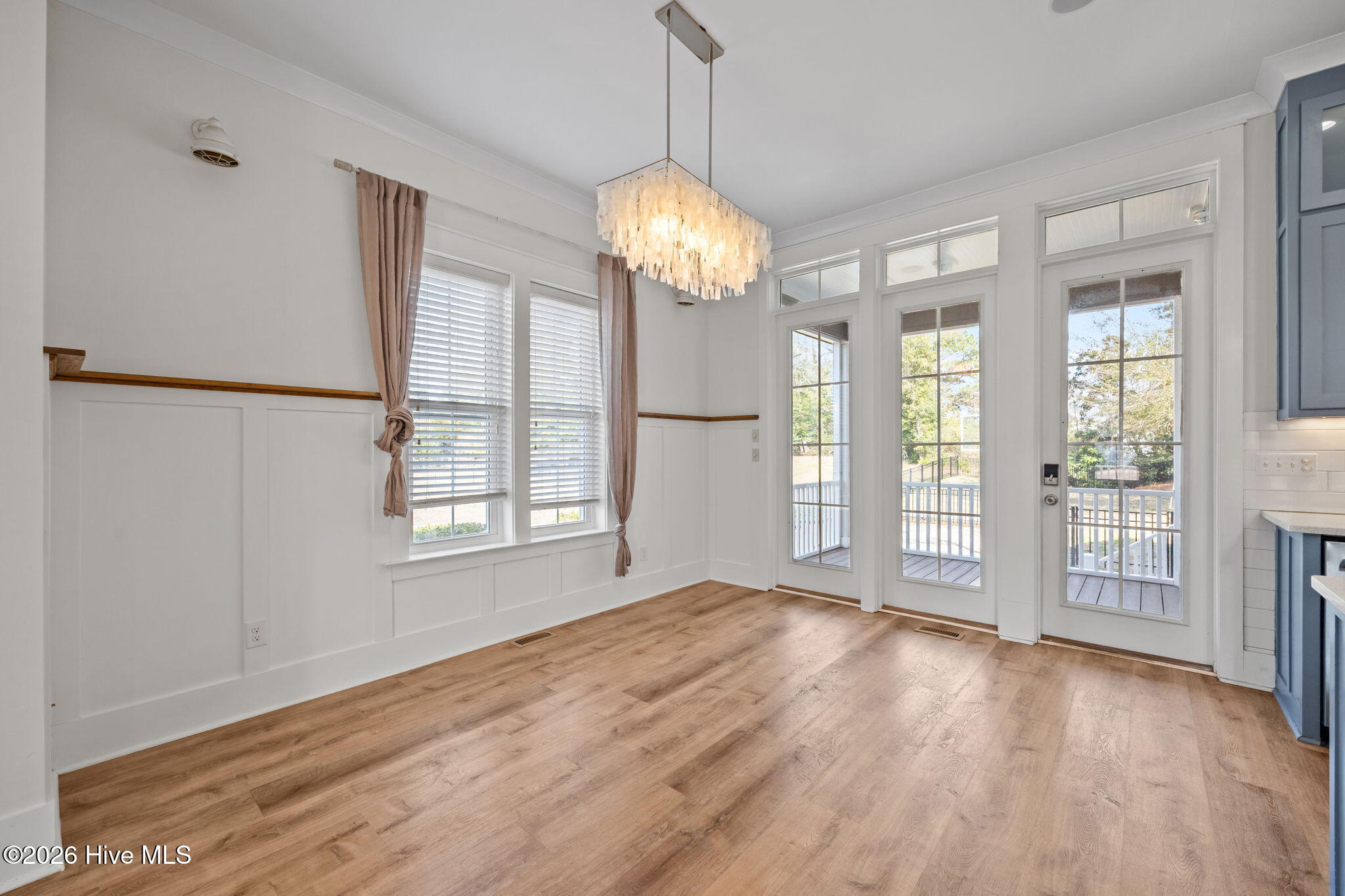 100558576 | Photo 44