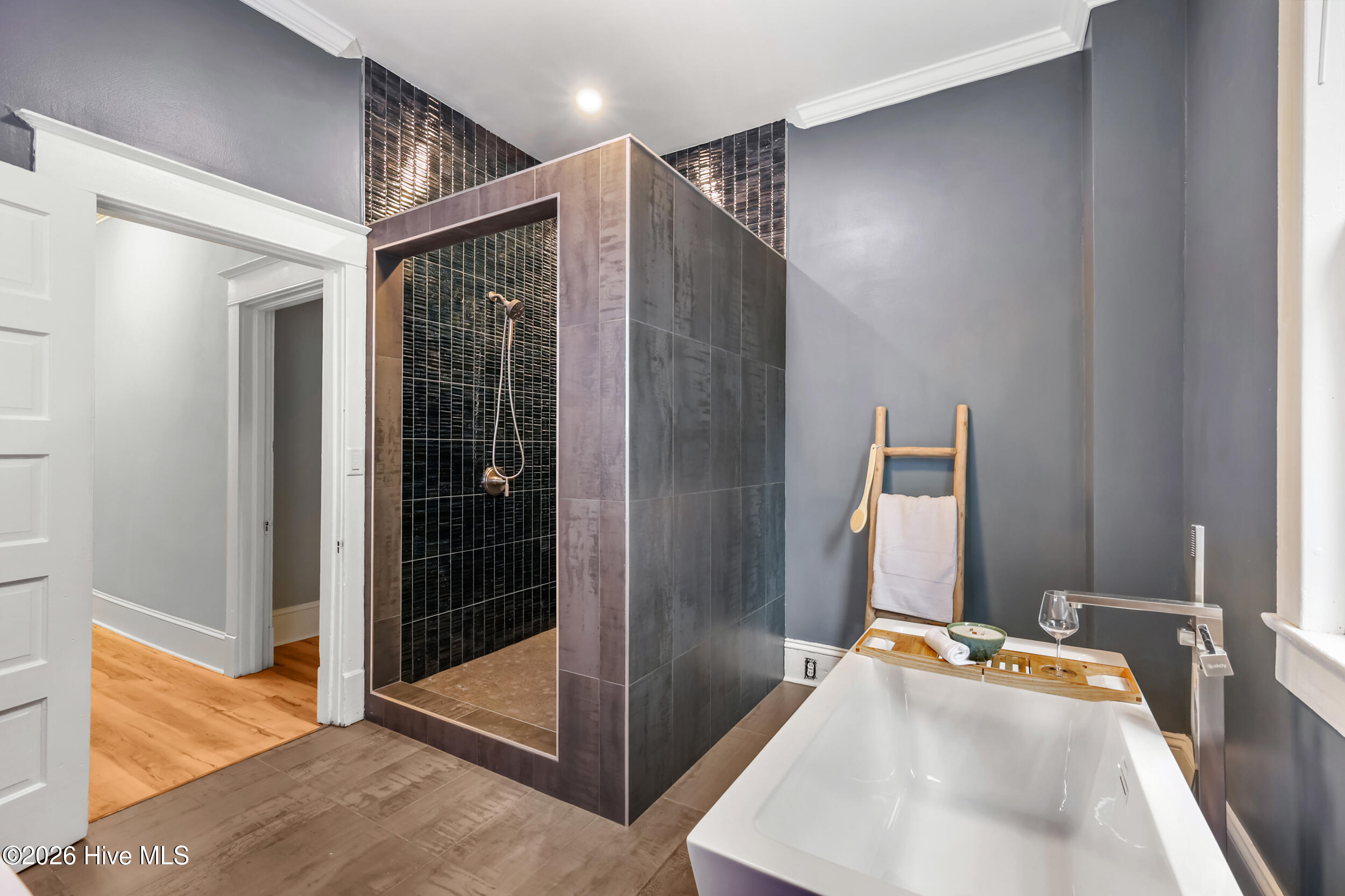 100553012 | Photo 23