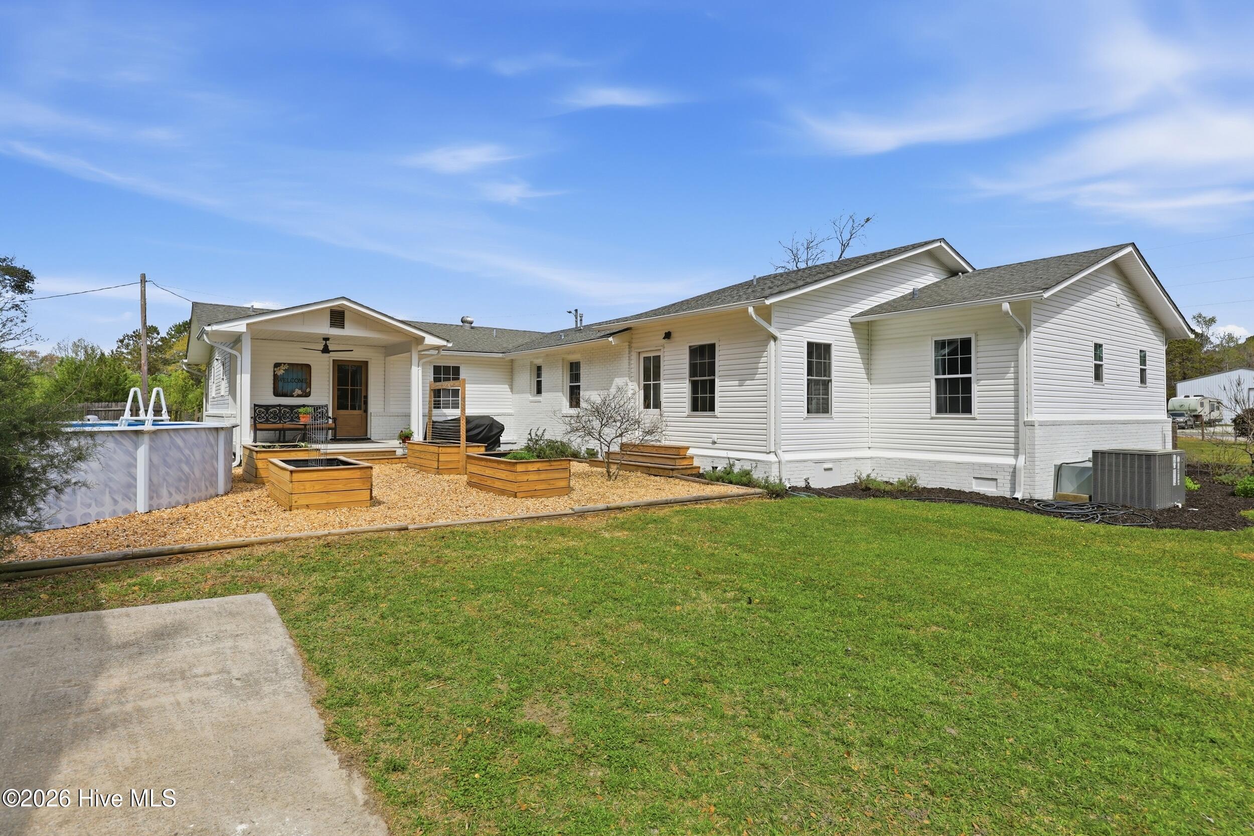 100562935 | Photo 43