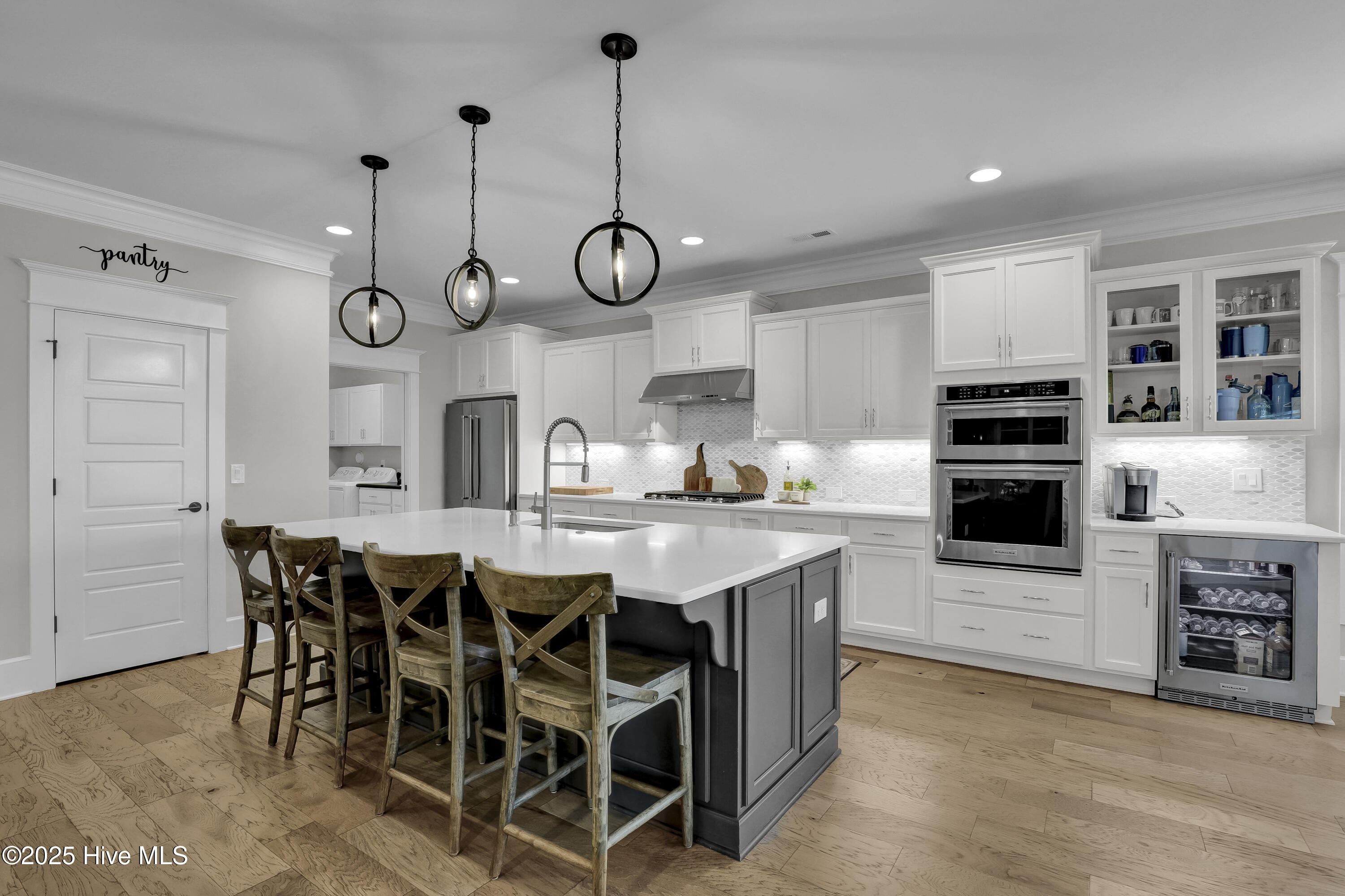 100557046 | Photo 11