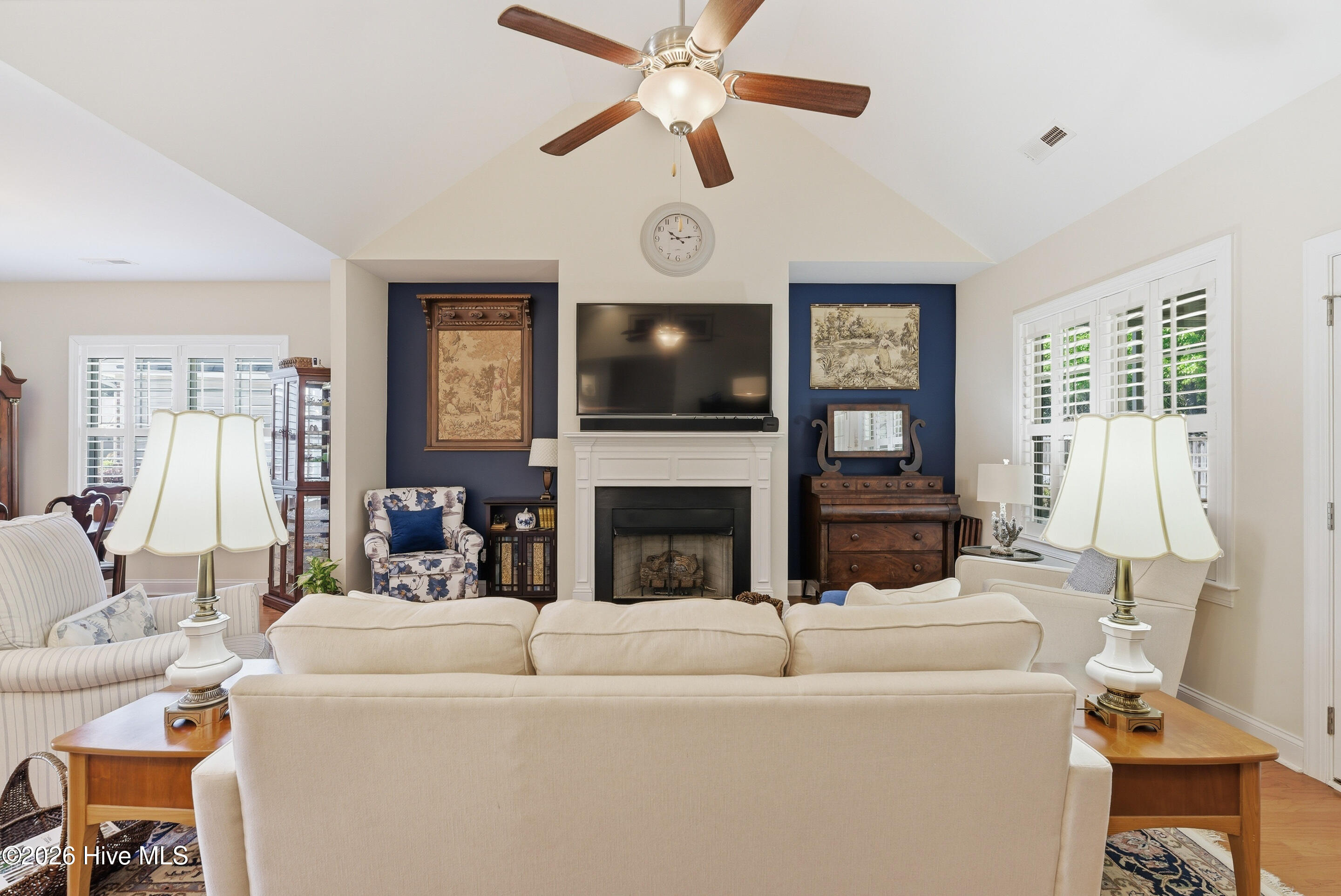 100566740 | Photo 17