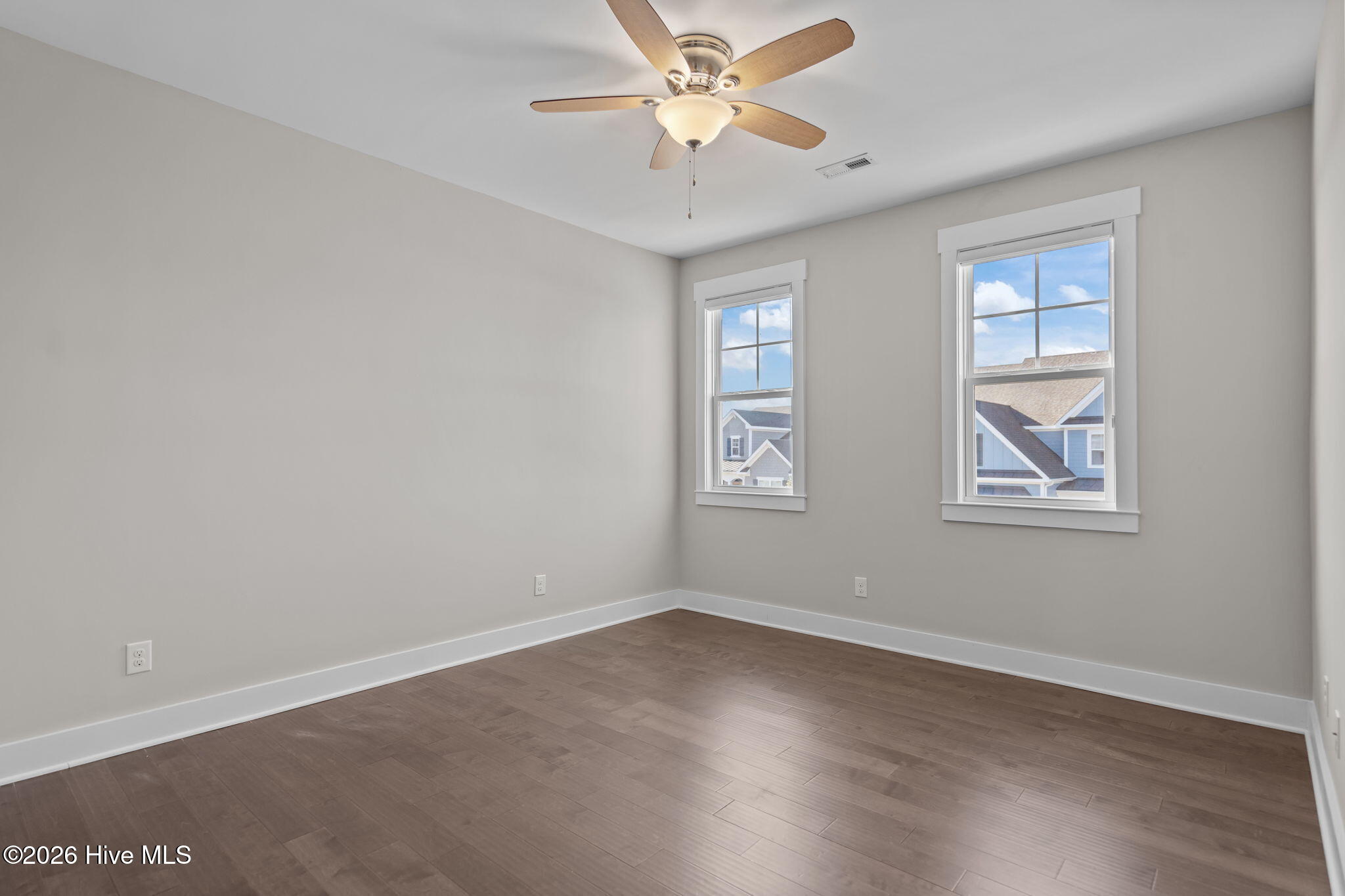 100550410 | Photo 56