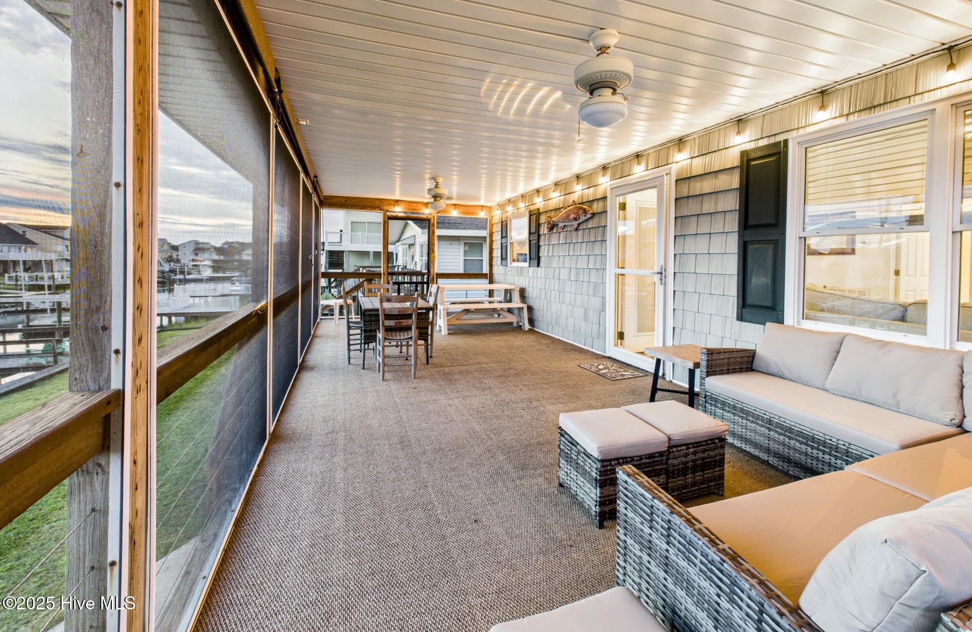 100558213 | Photo 30