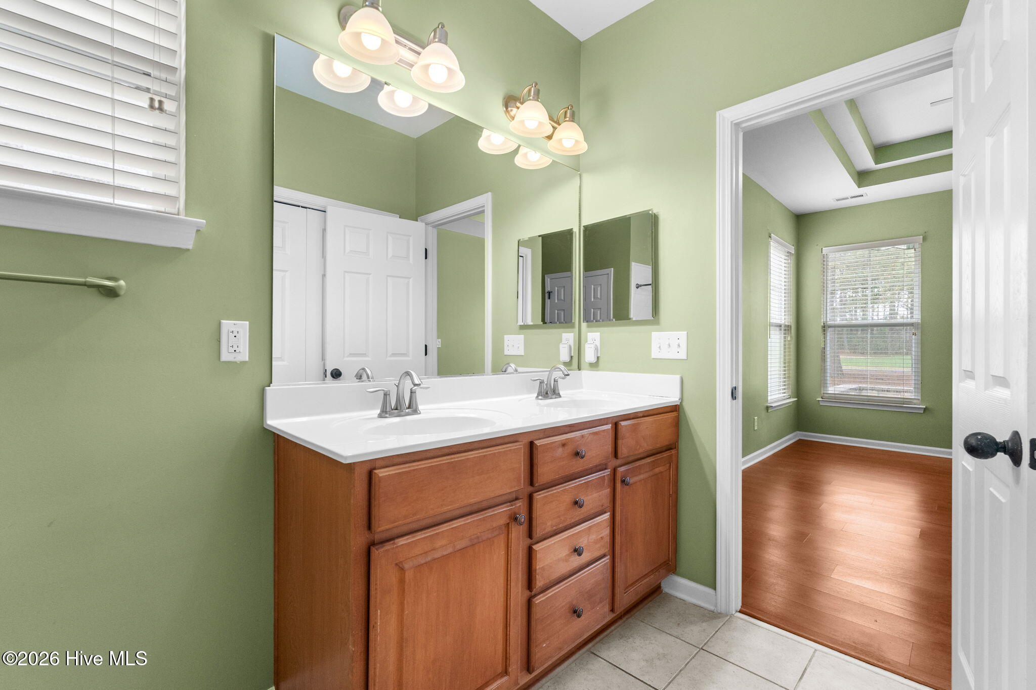 100493950 | Photo 39