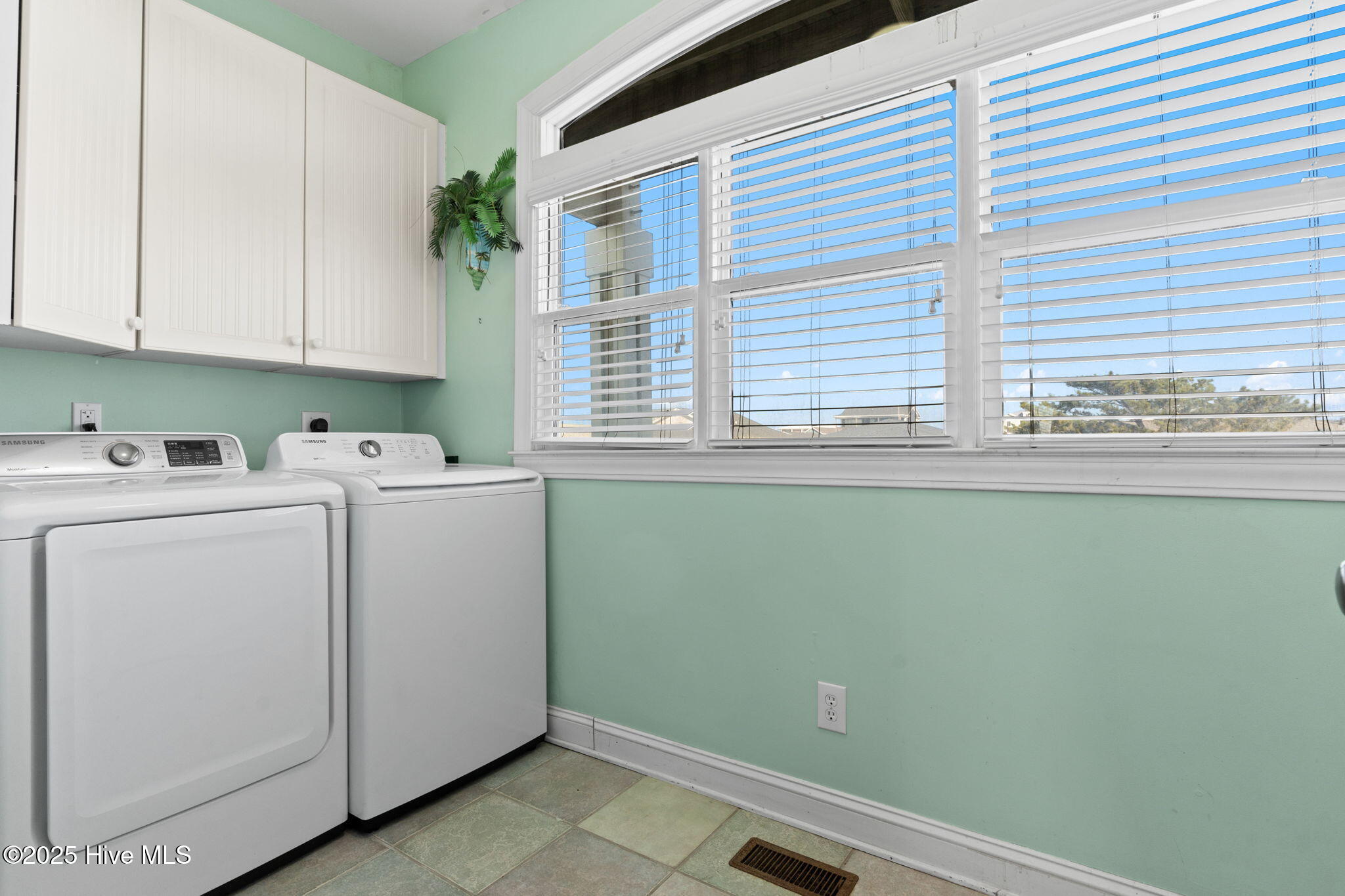 100541460 | Photo 34