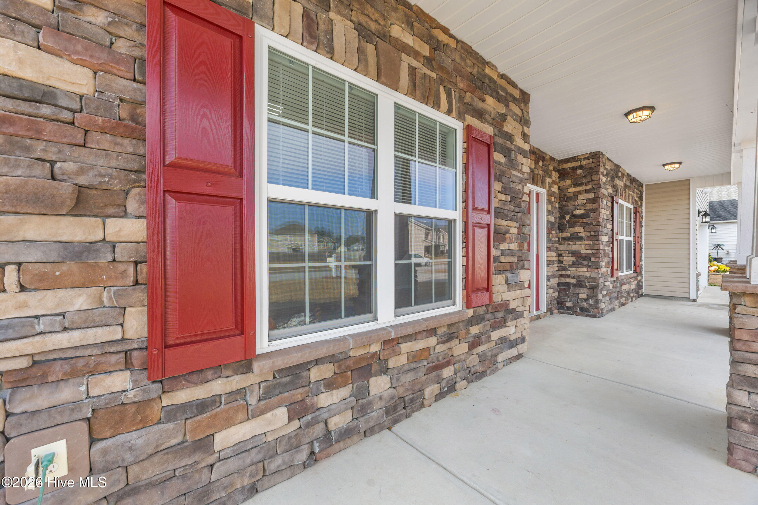 100548661 | Photo 17