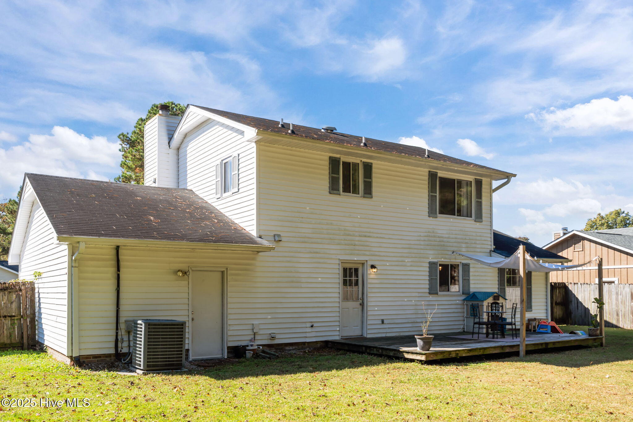 100539001 | Photo 35