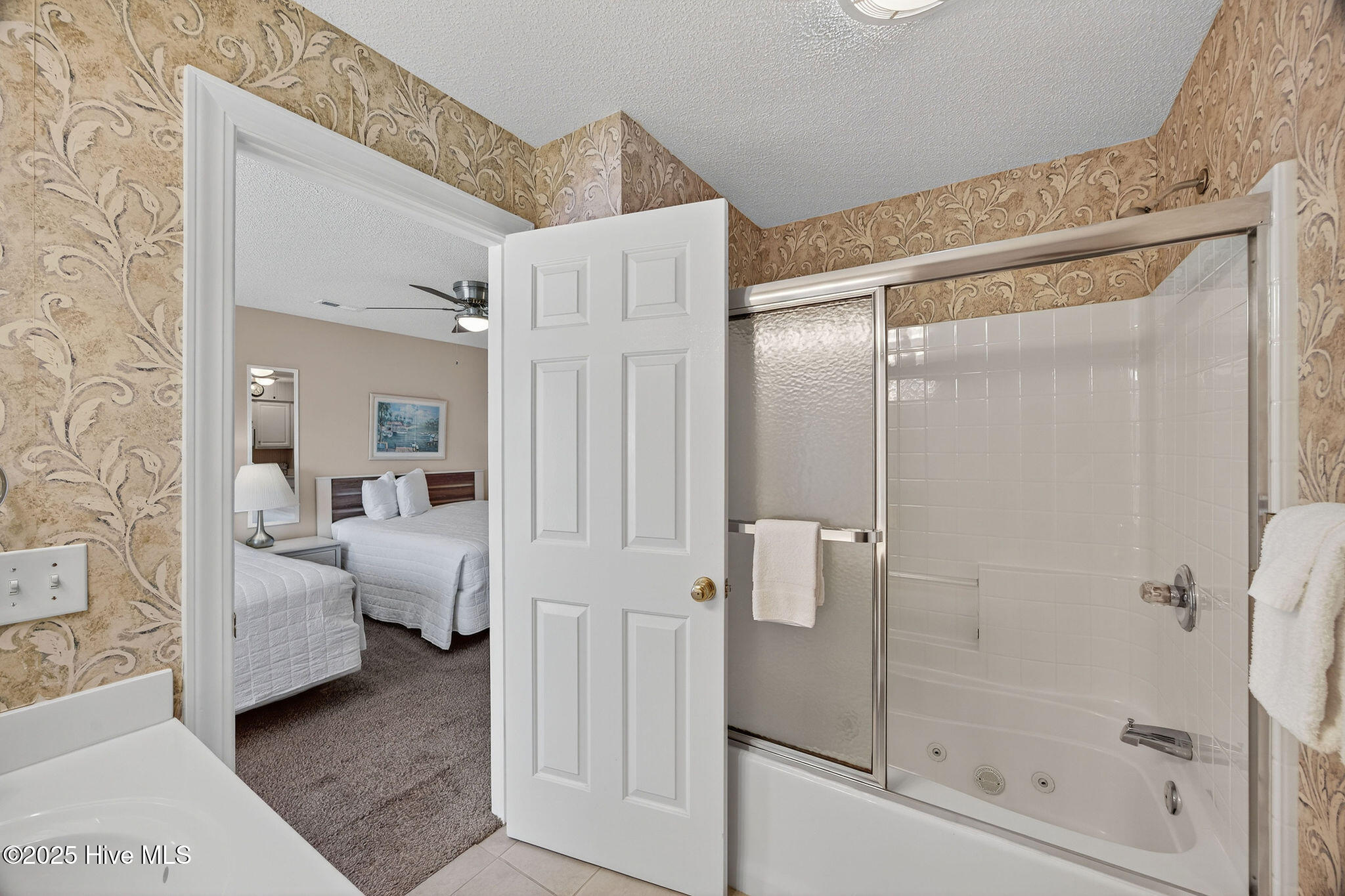 100537047 | Photo 24