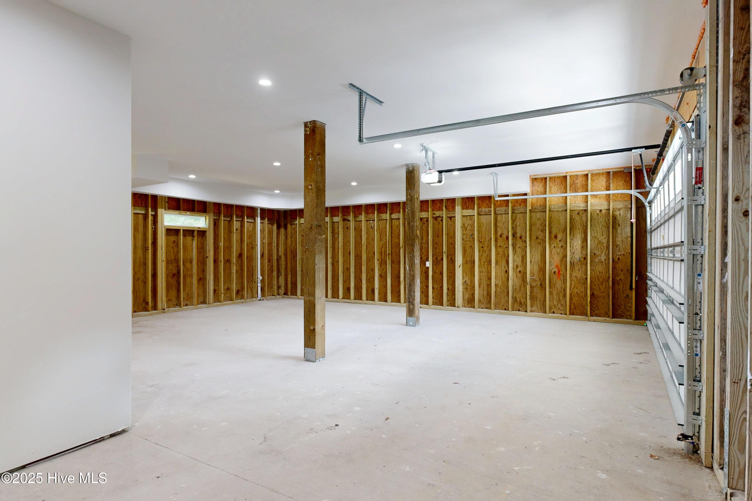 100534156 | Photo 41