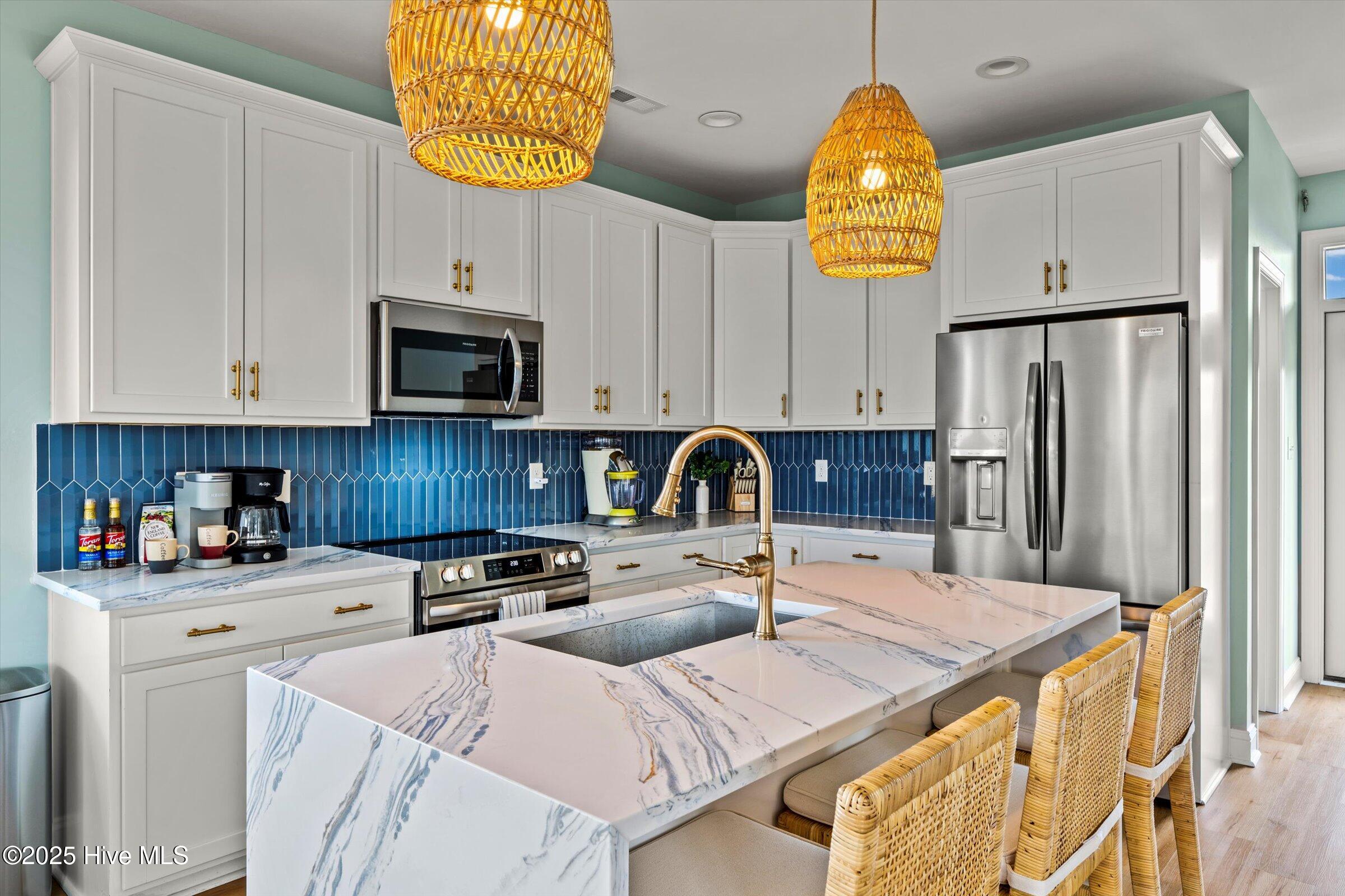 1007 N New River Drive, Surf City, NC 28445 – photo 12: 086-Z8C_3535