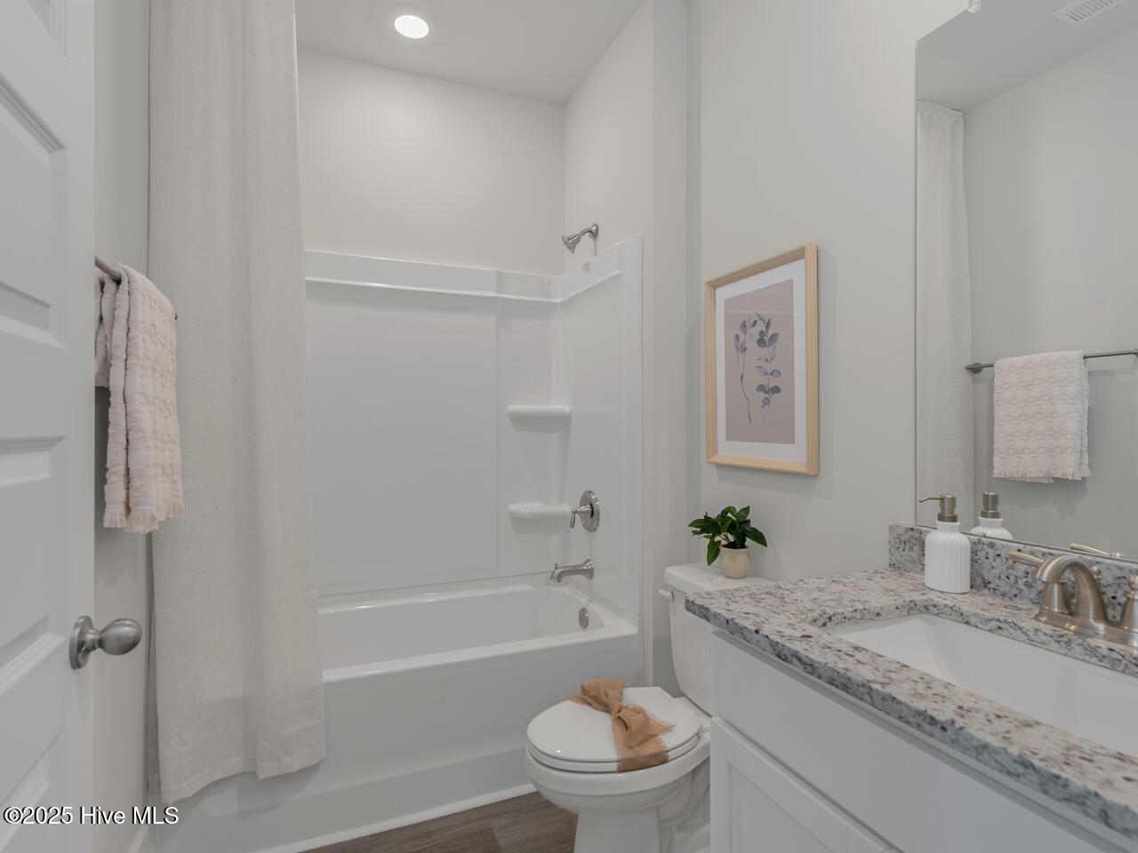 100556843 | Photo 18