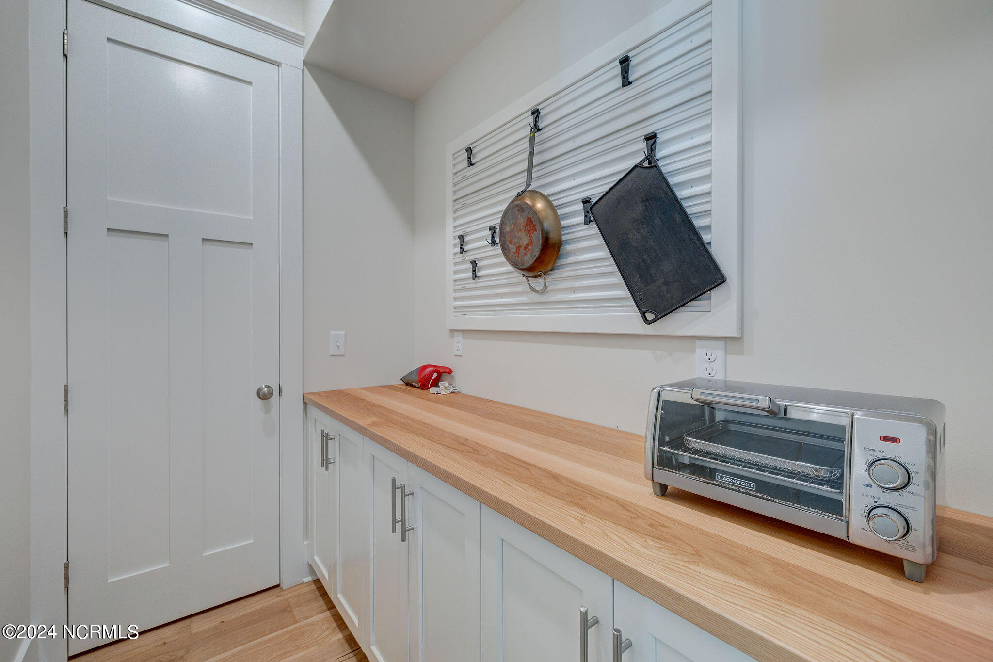 100547028 | Photo 30