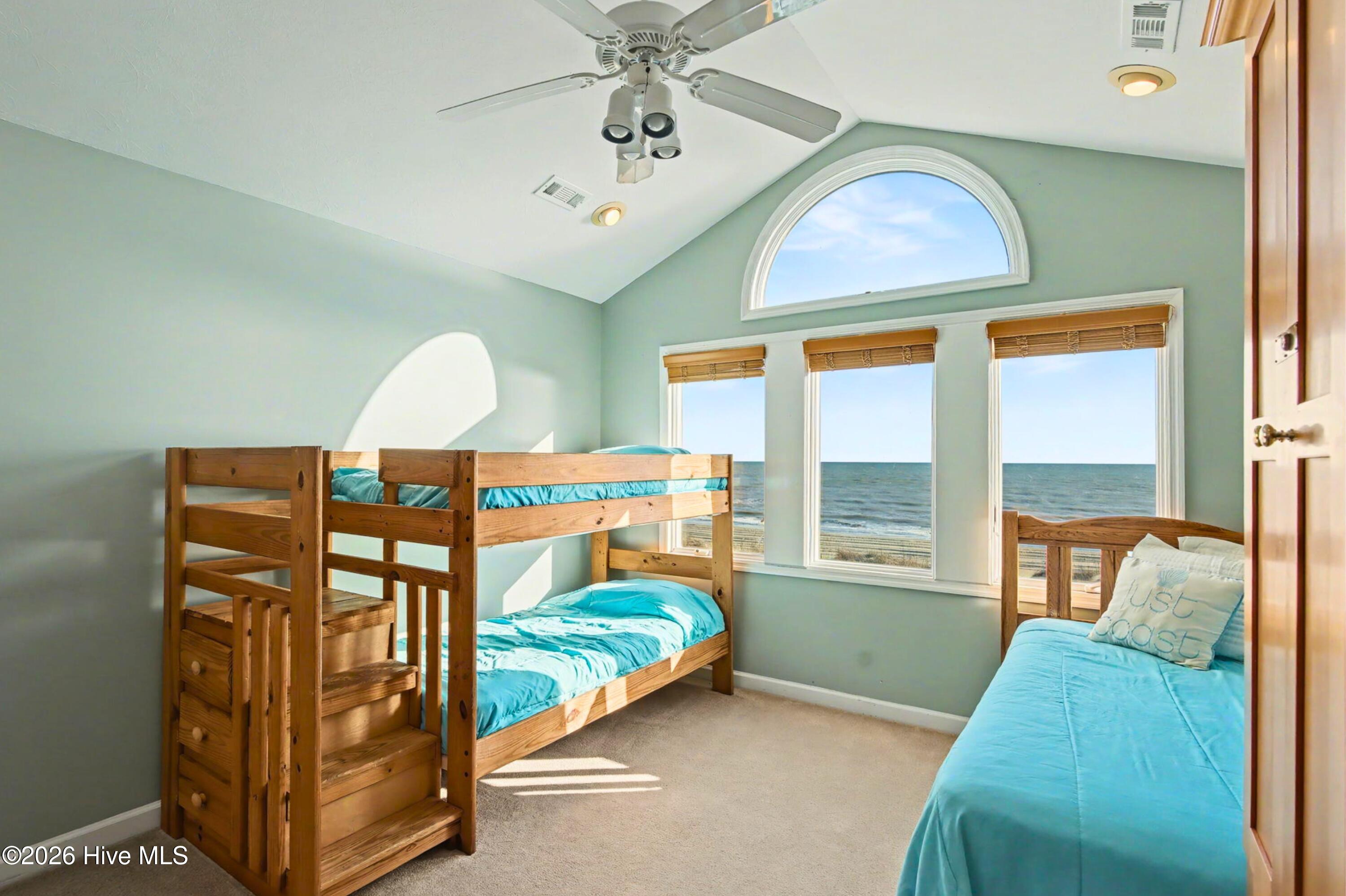 100549860 | Photo 22