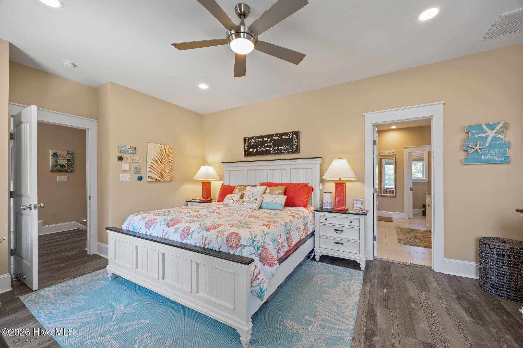 100567463 | Photo 33