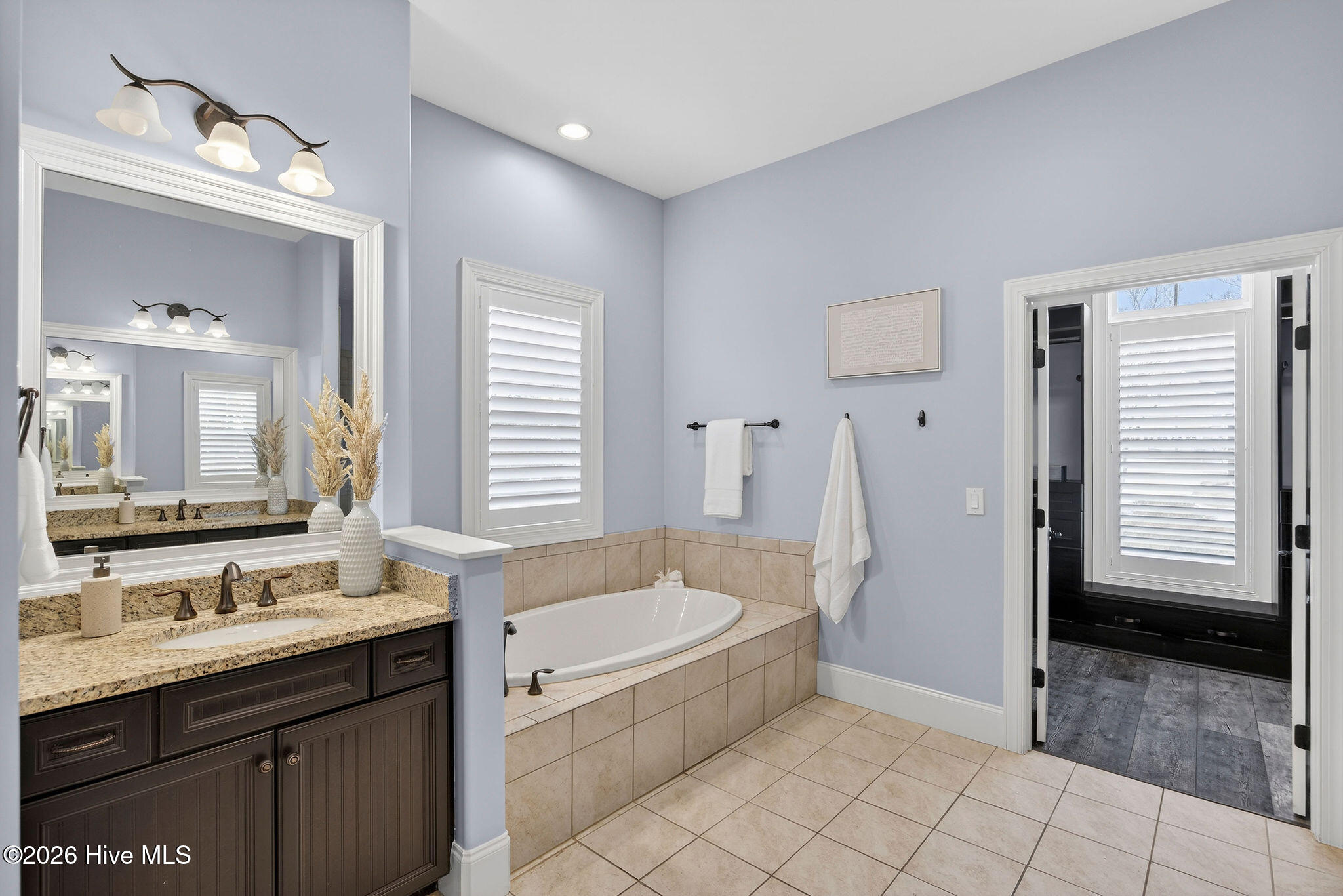 100559766 | Photo 40