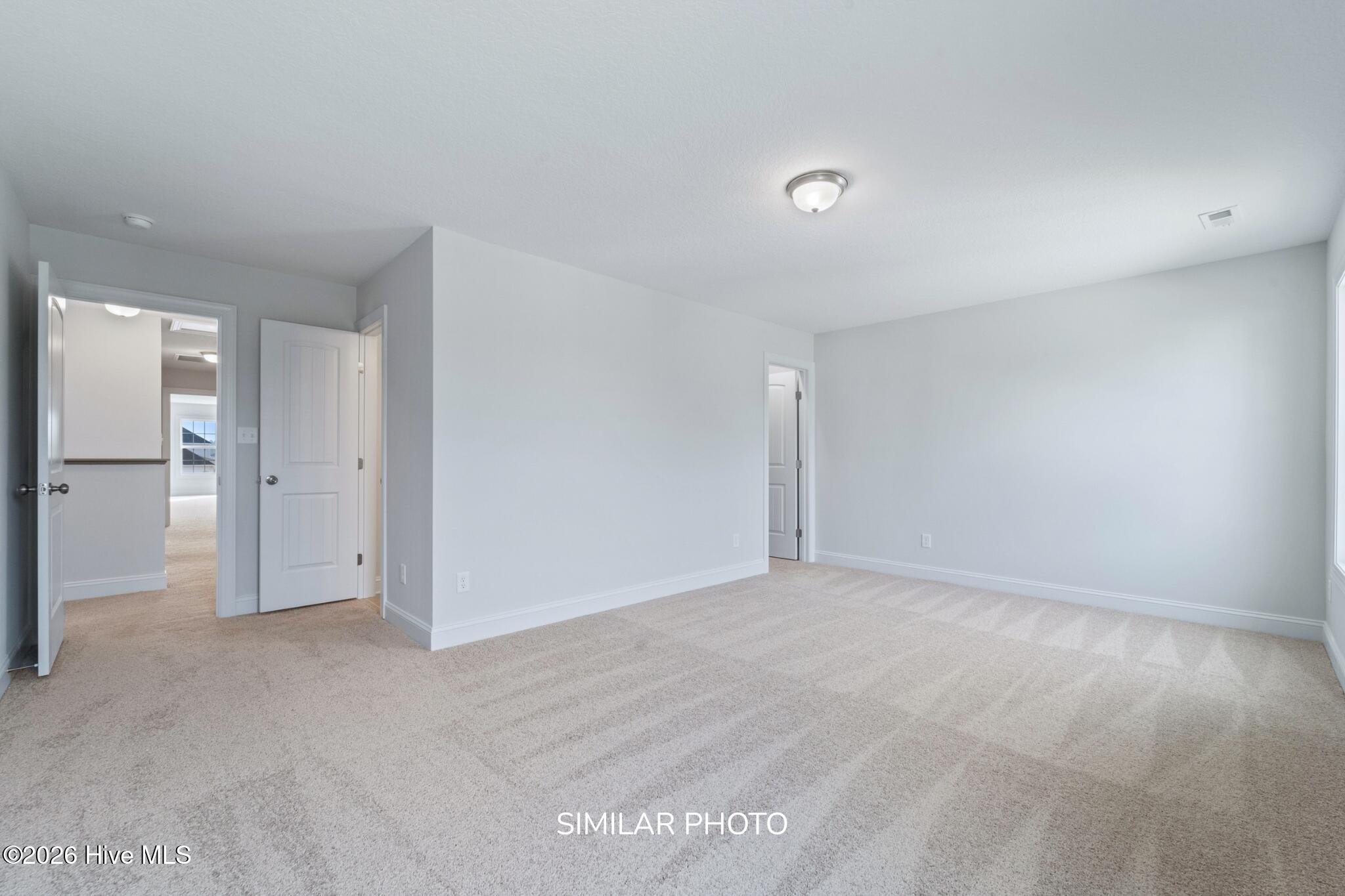 100563088 | Photo 32