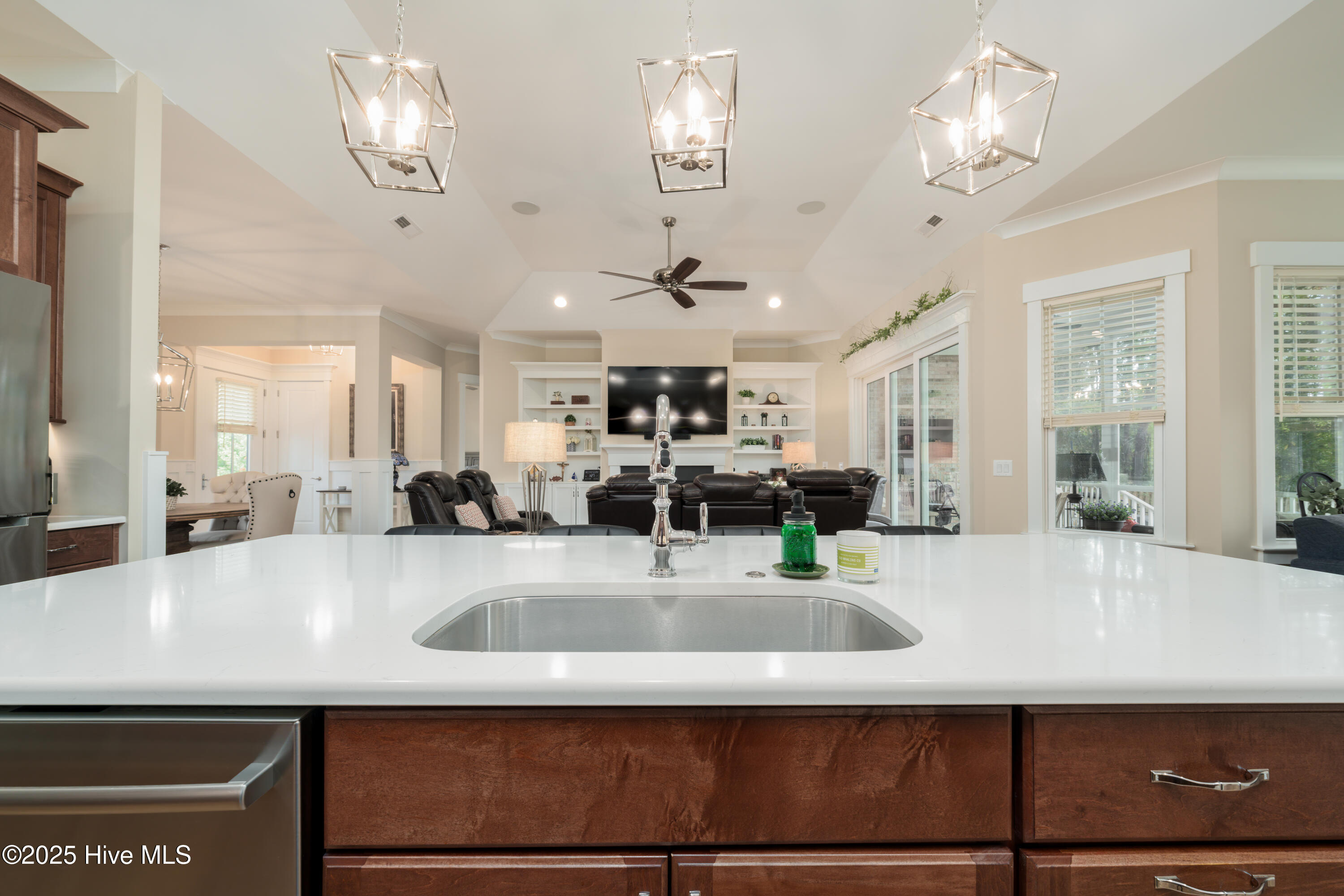 100537850 | Photo 19