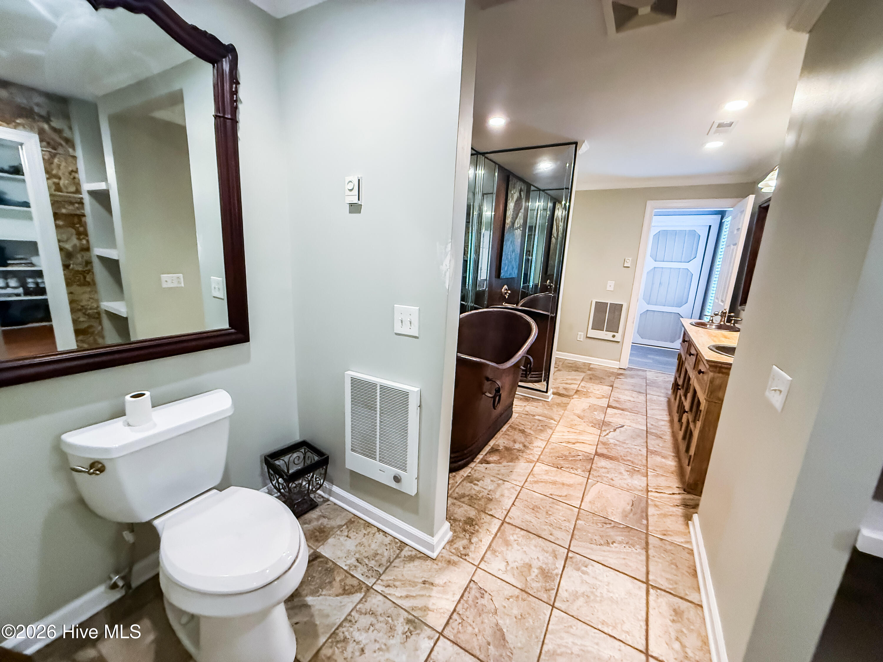 100547138 | Photo 32