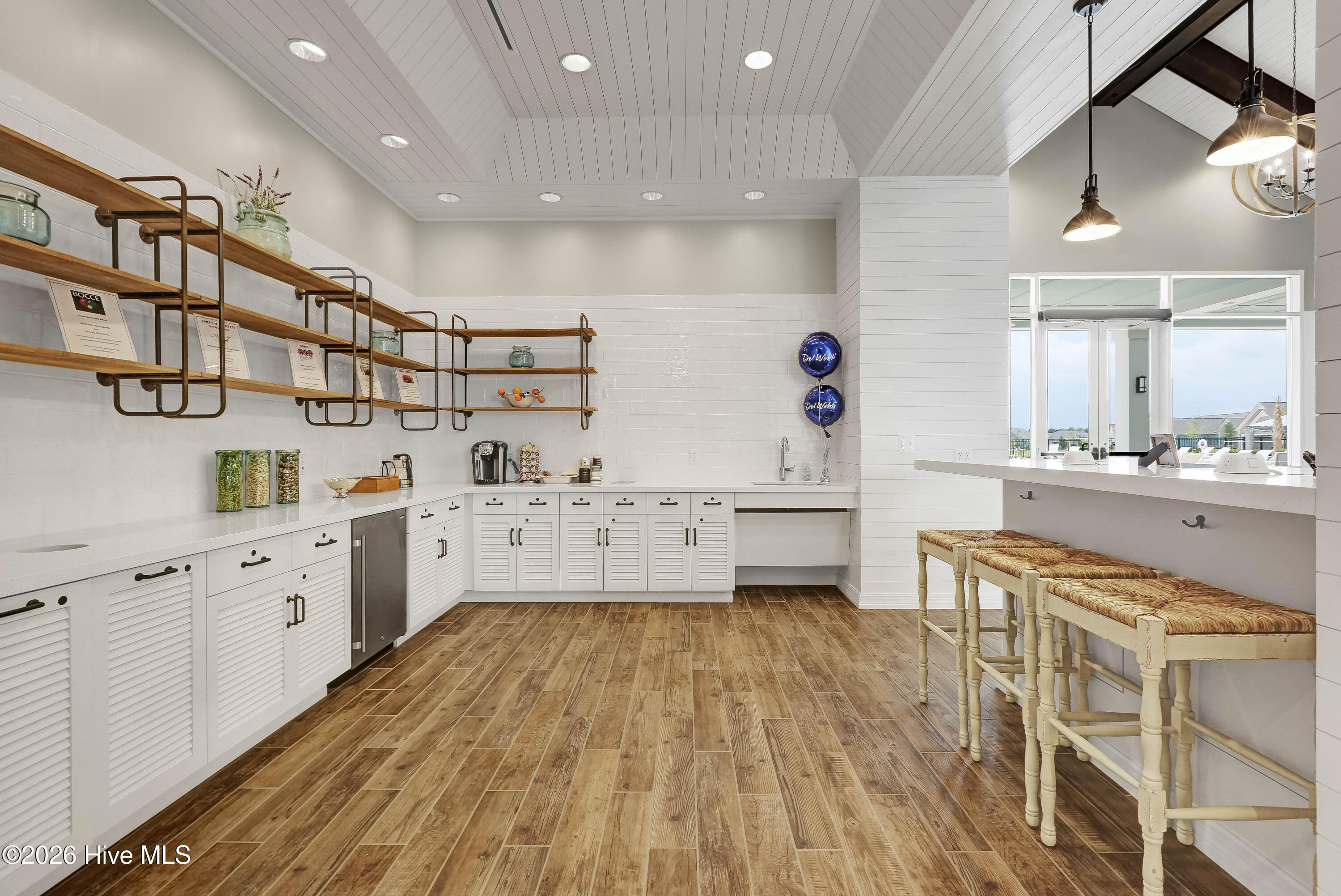 100558115 | Photo 35