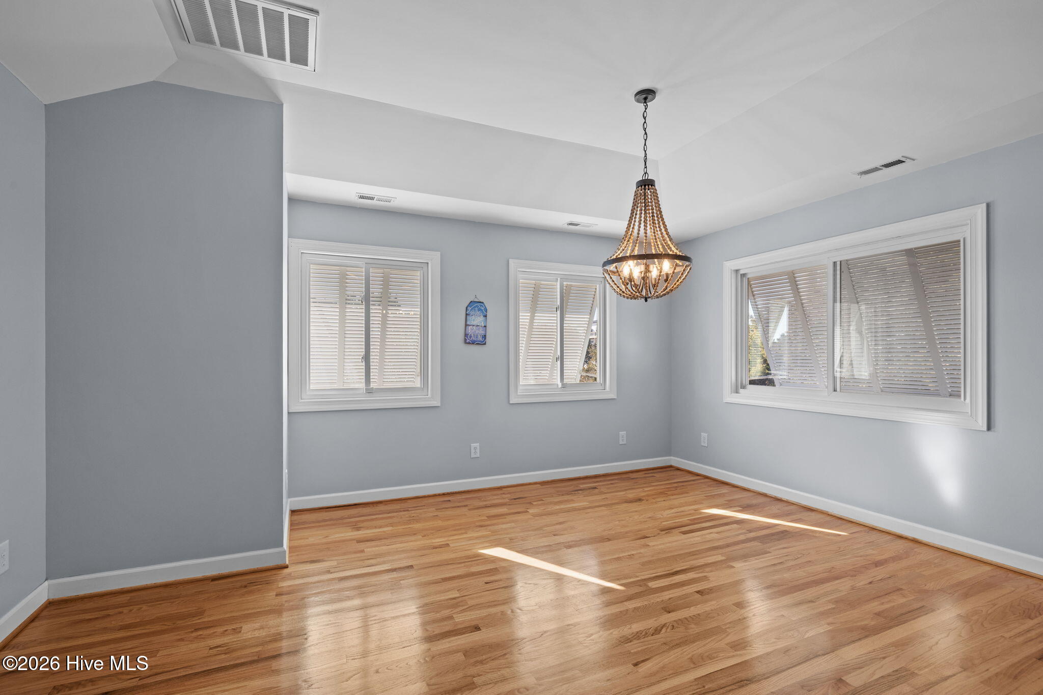 100554841 | Photo 11