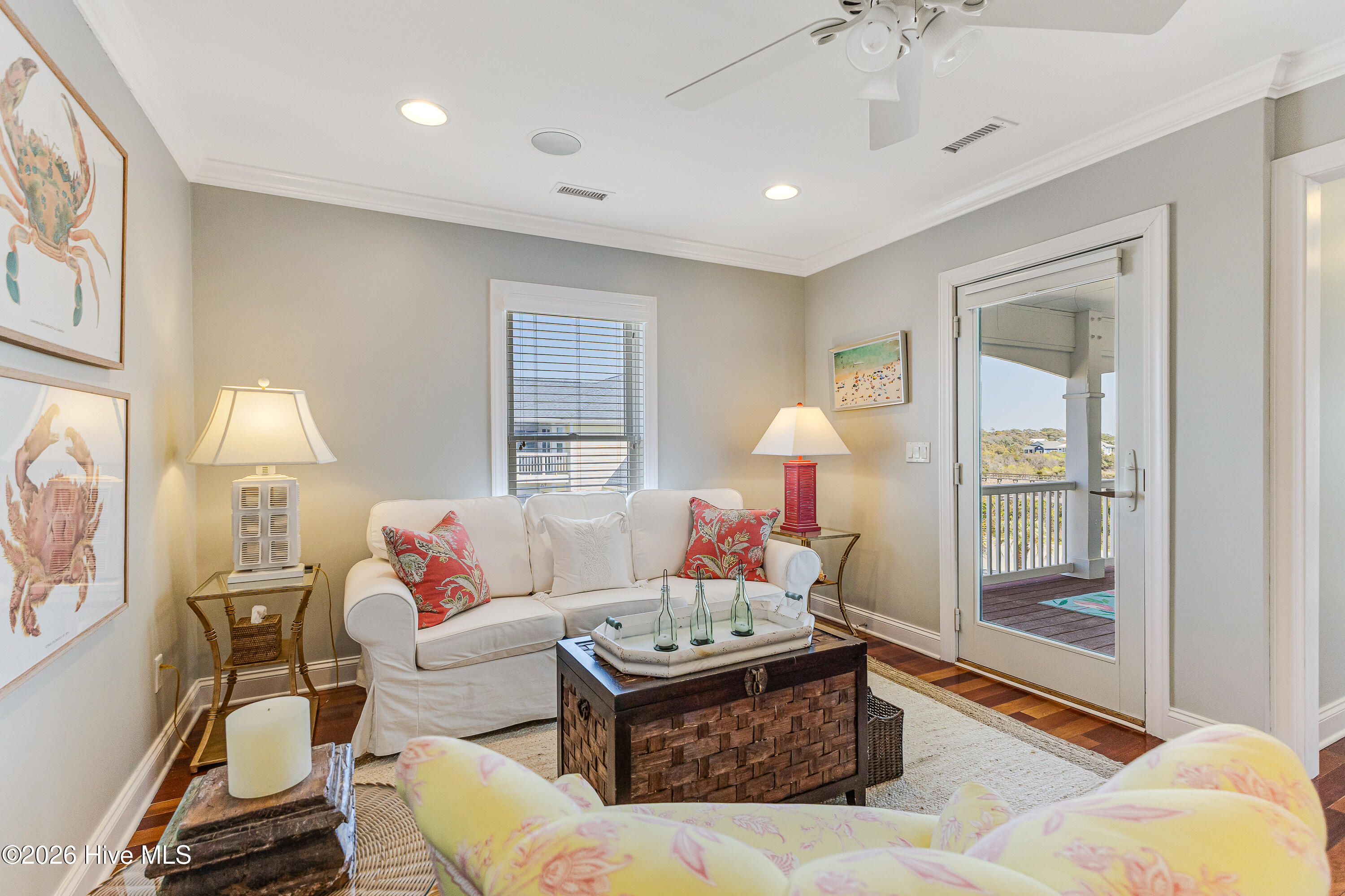 100567897 | Photo 35