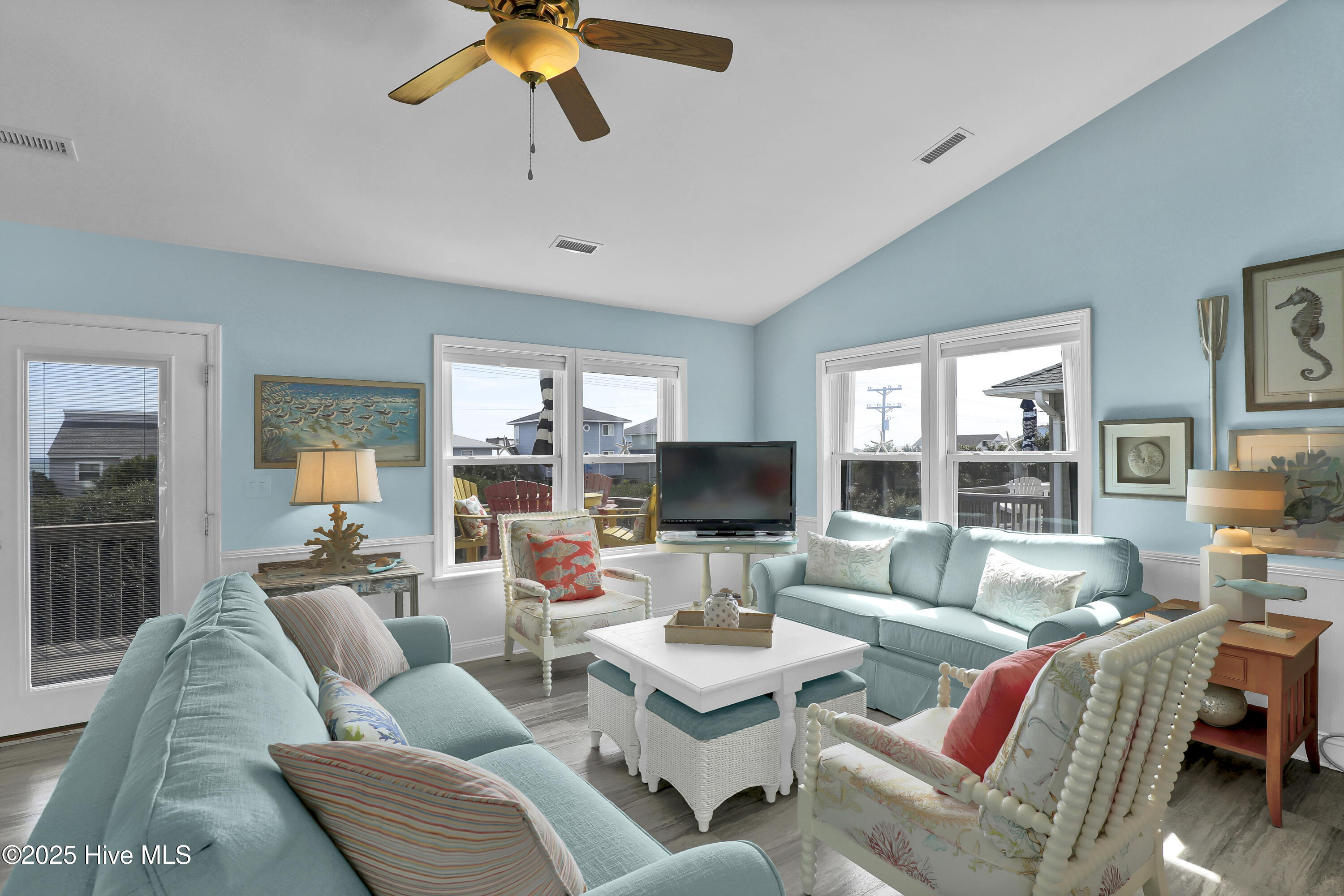 100535648 | Photo 12