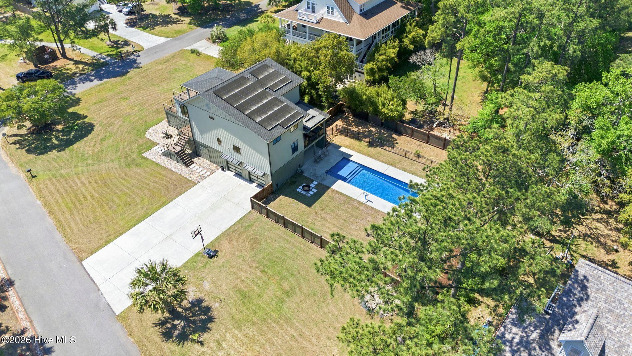 100568012 | Photo 91