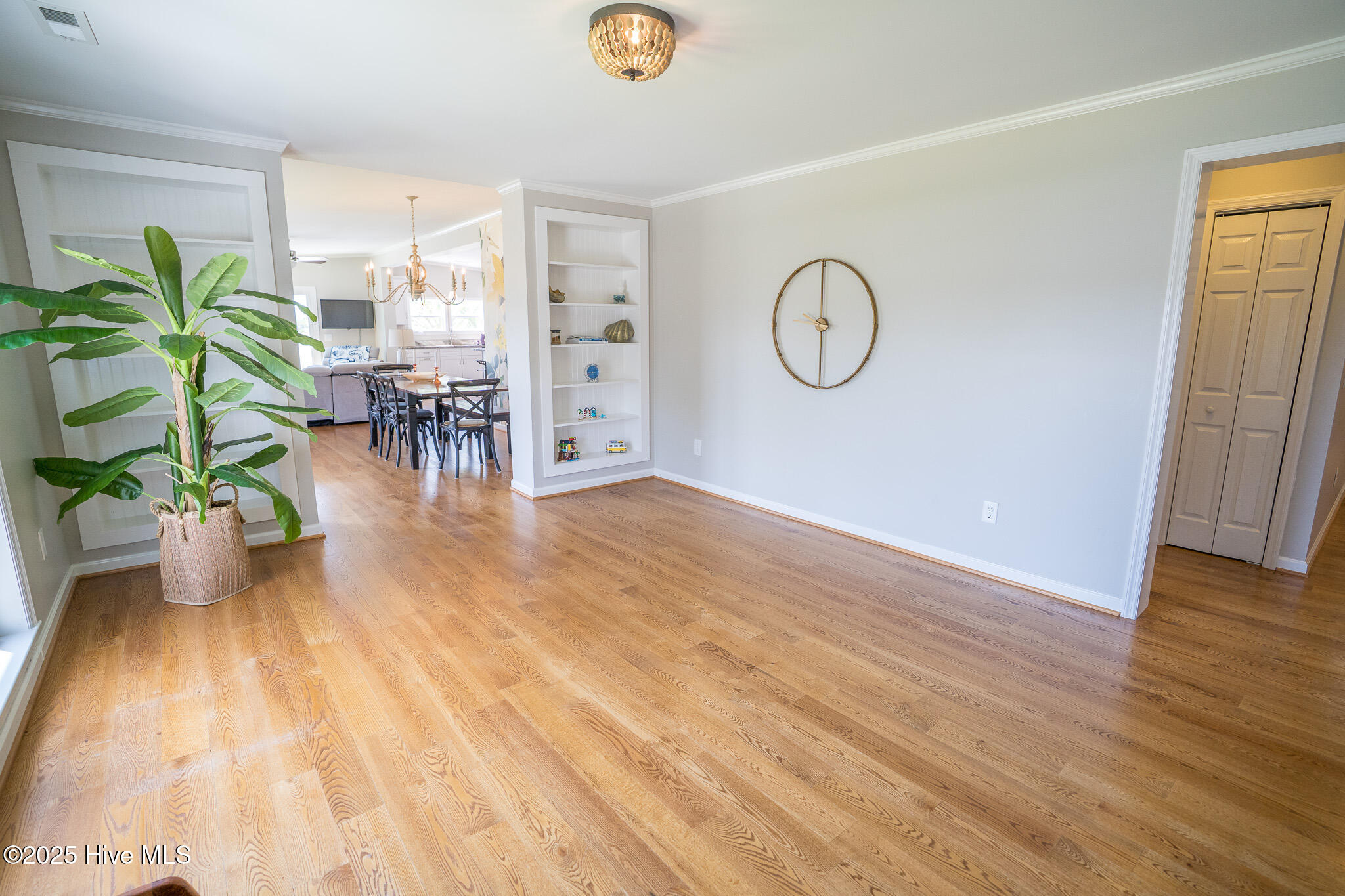 100516311 | Photo 10