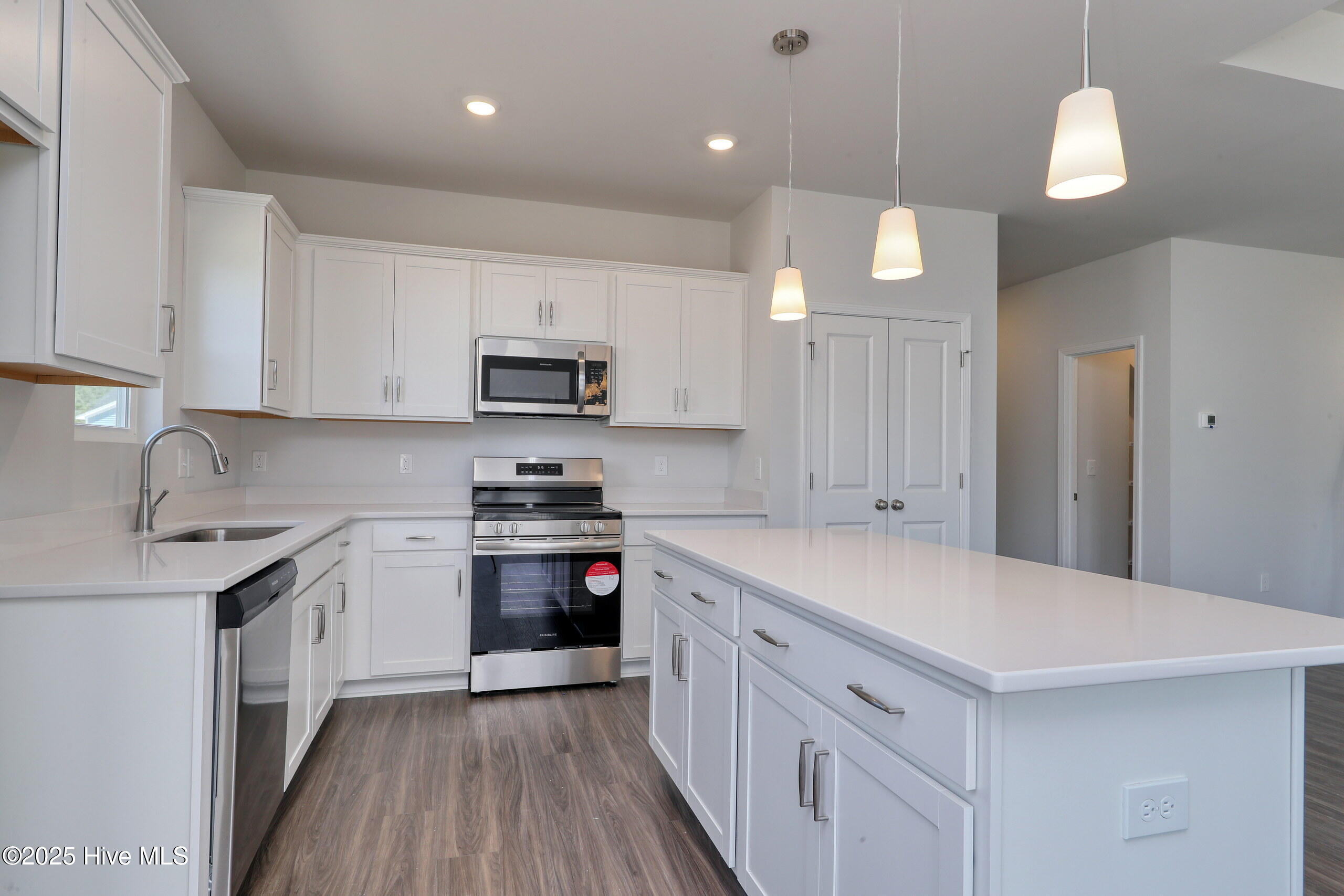 100552659 | Photo 24