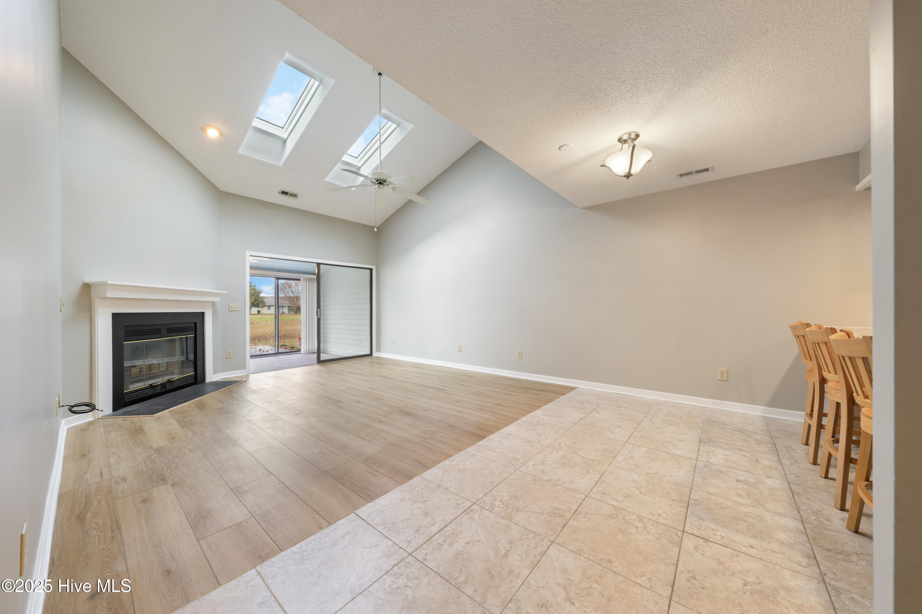 100543357 | Photo 13