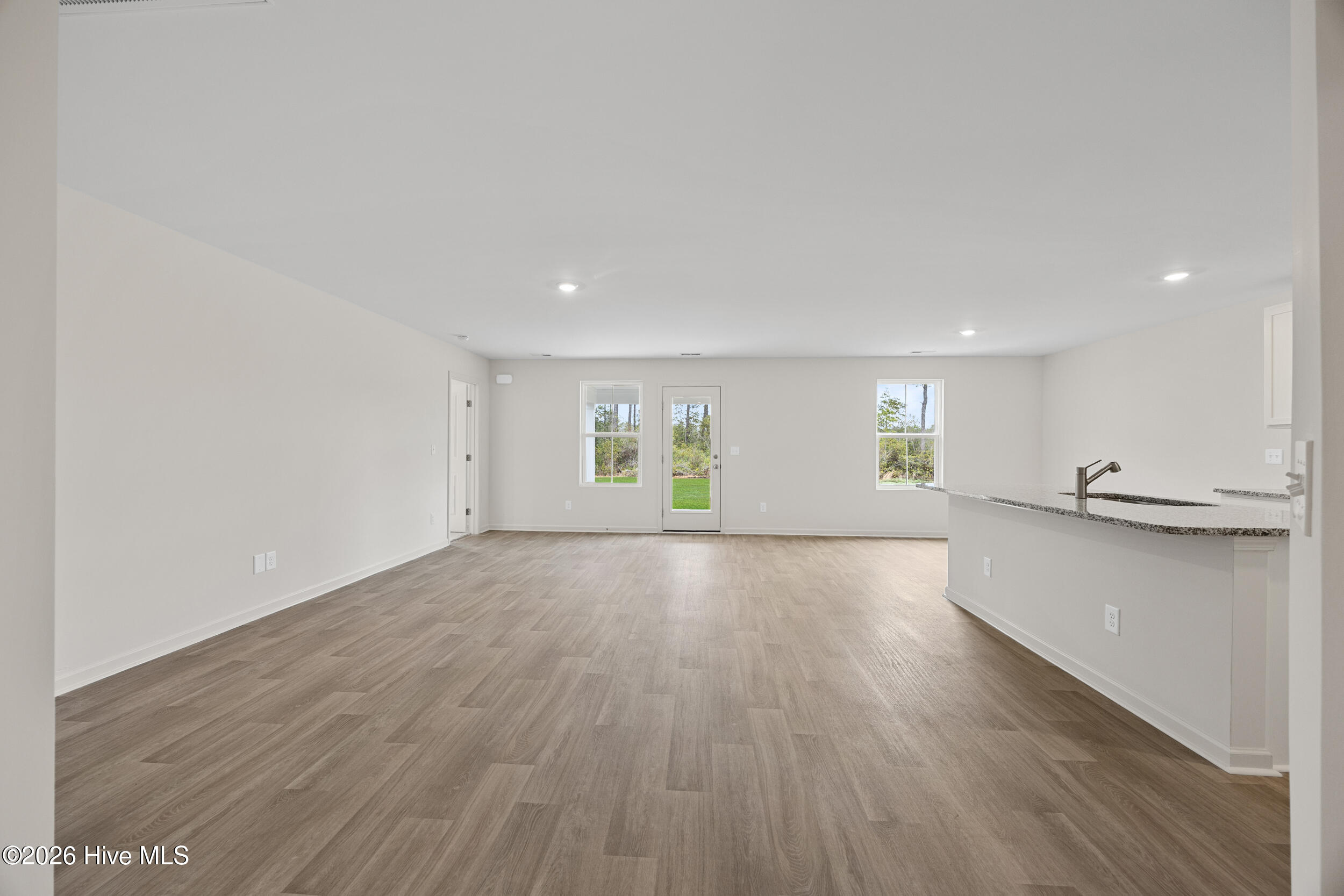 100541155 | Photo 13