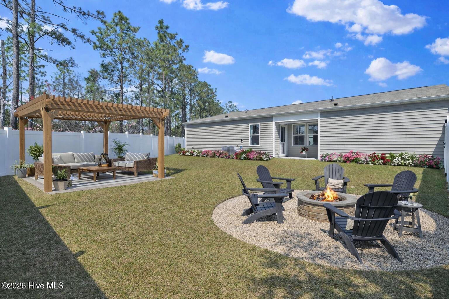 100563987 | Photo 33